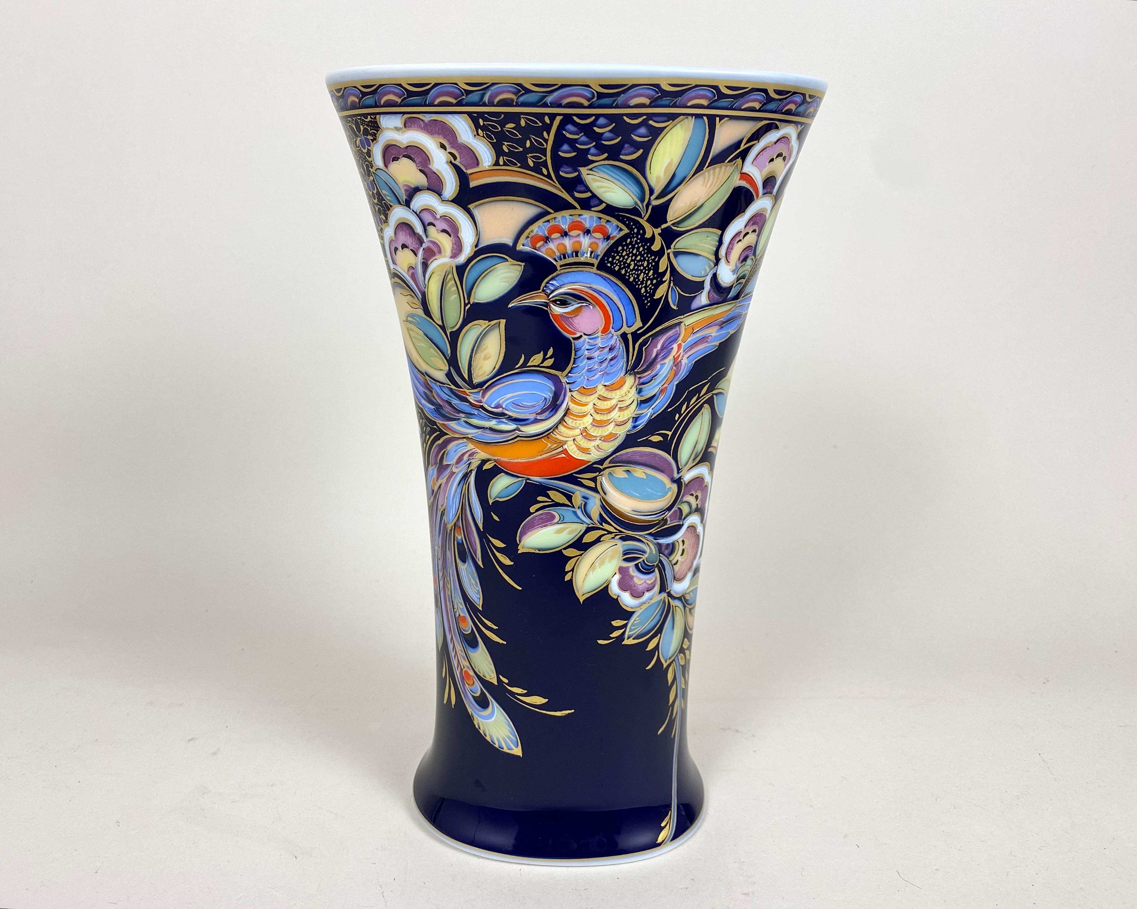 Vintage Kaiser-Vase im Vintage-Design Nossek-Porzellan „Caribbean“ Deutschland, 1980er Jahre im Zustand „Hervorragend“ im Angebot in Bastogne, BE