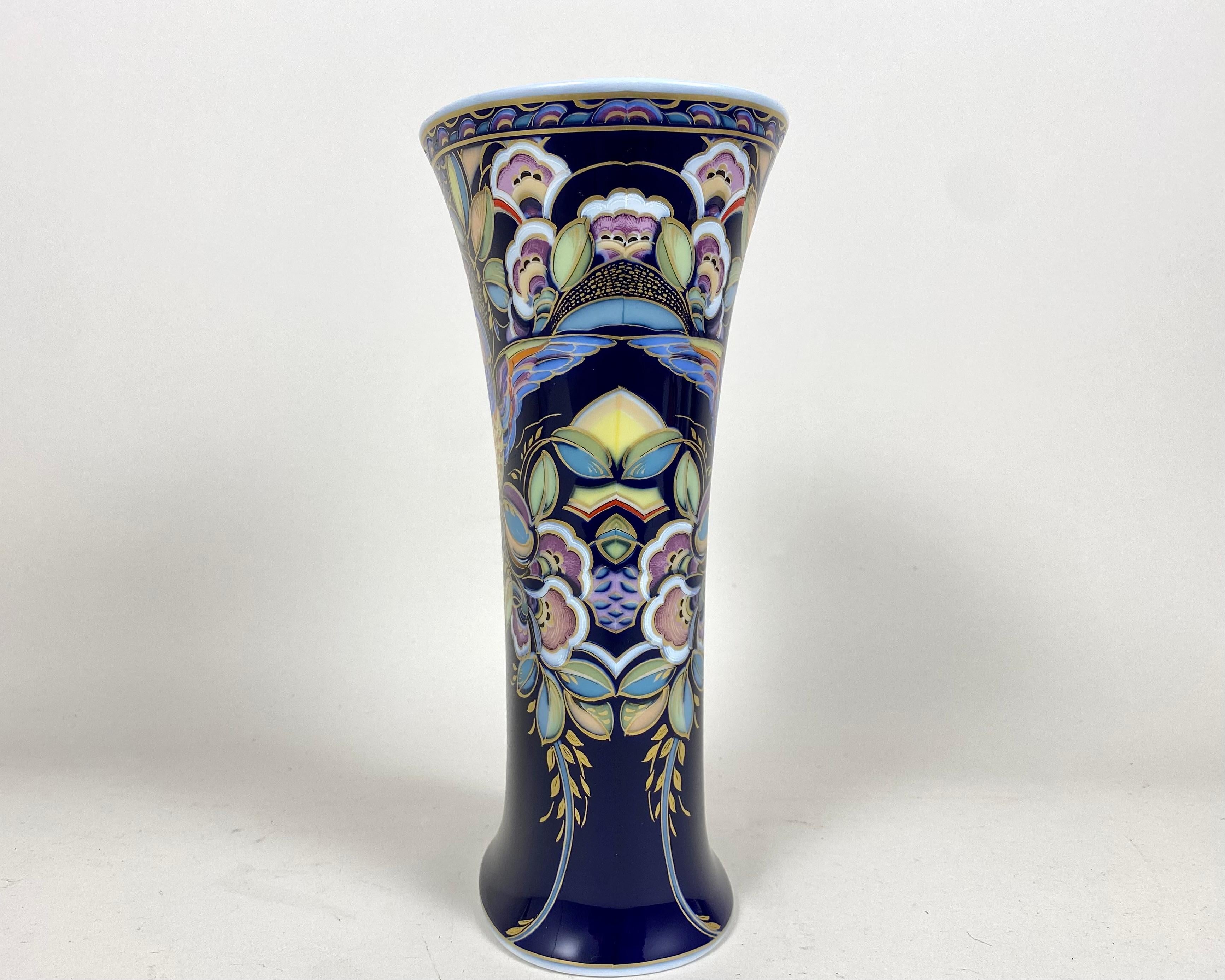 Vintage Kaiser-Vase im Vintage-Design Nossek-Porzellan „Caribbean“ Deutschland, 1980er Jahre (Ende des 20. Jahrhunderts) im Angebot
