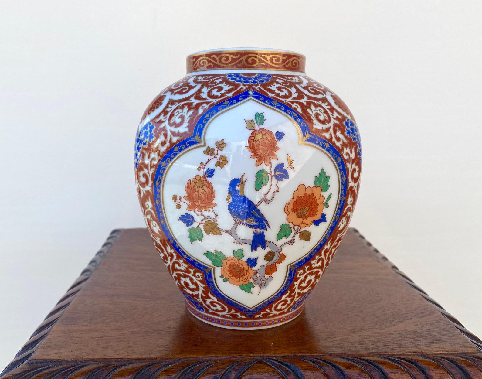 Vintage Kaiser Vase “Ming” collection.

Famous West Germany Manufacture Kaiser.

Time-Tasted High Quality Porcelain.

Beautiful Collection “Ming” famous for its beautiful decor in the form of flowers and birds.  

The orange color, gilding and