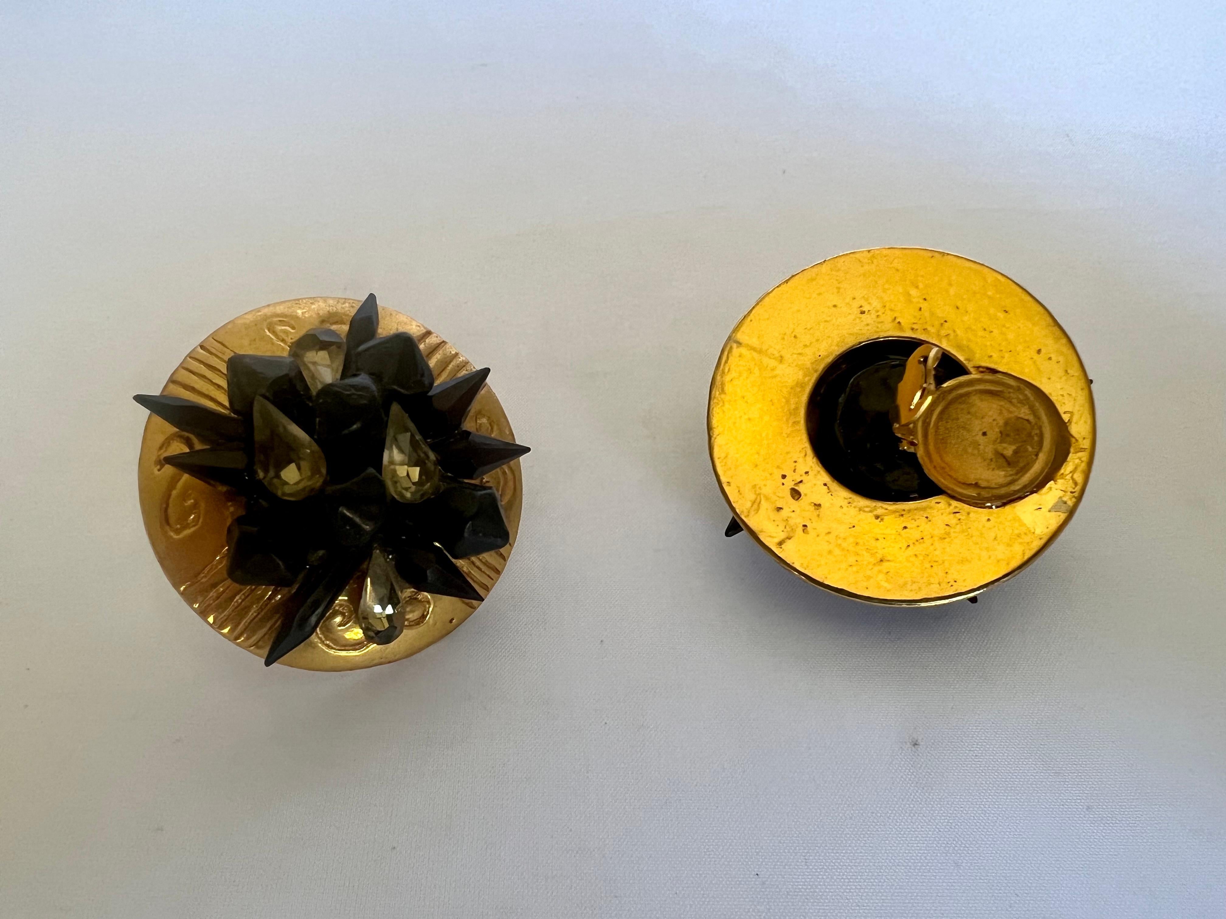 Kalinger Pariser Gold- und schwarze Kristall-Ohrringe  im Zustand „Gut“ im Angebot in Palm Springs, CA