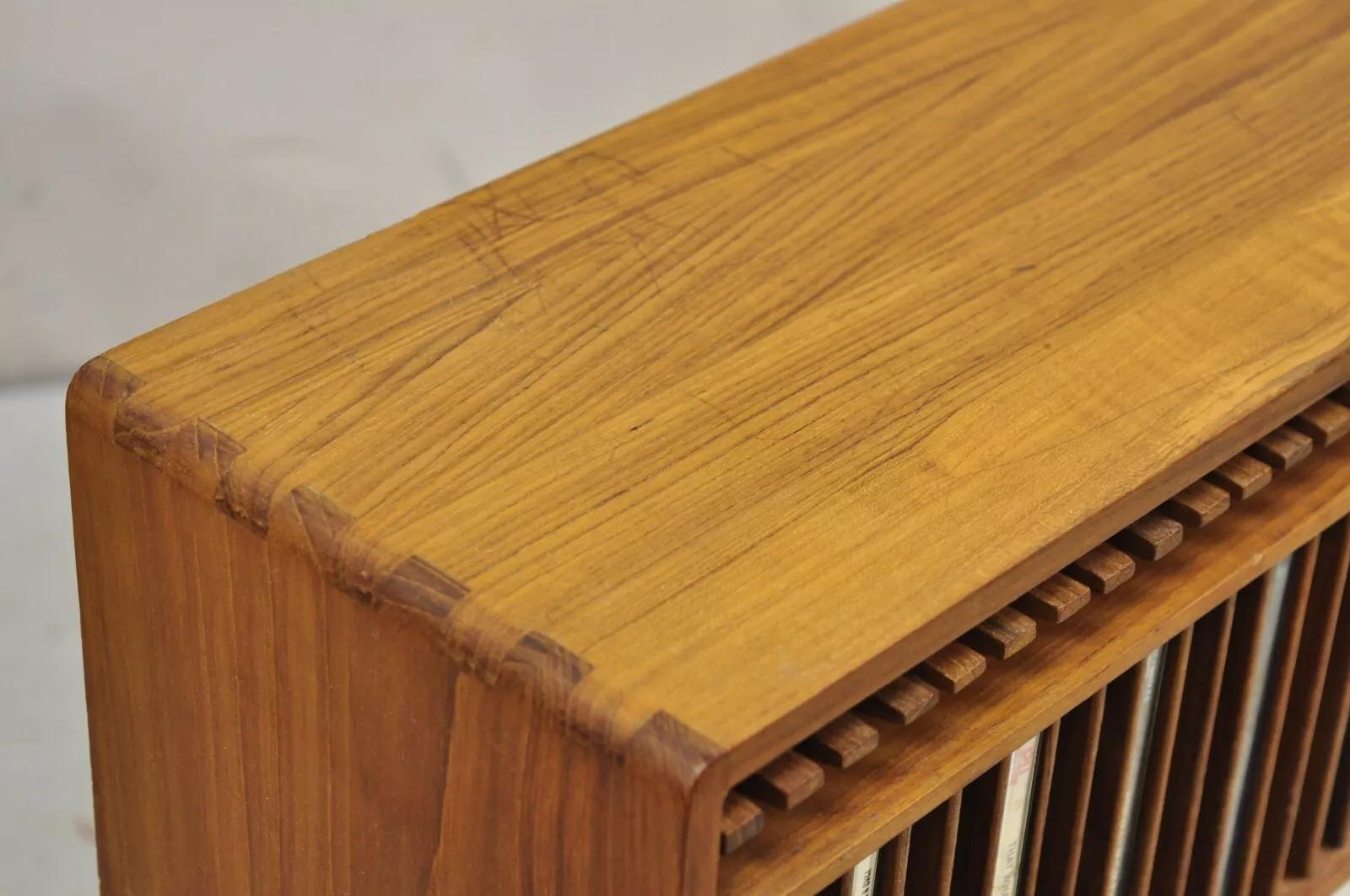 XX secolo Vintage Kalmar Teak Wood Mid Century Modern 30 Slot CD Rack Holder Organizer (B)