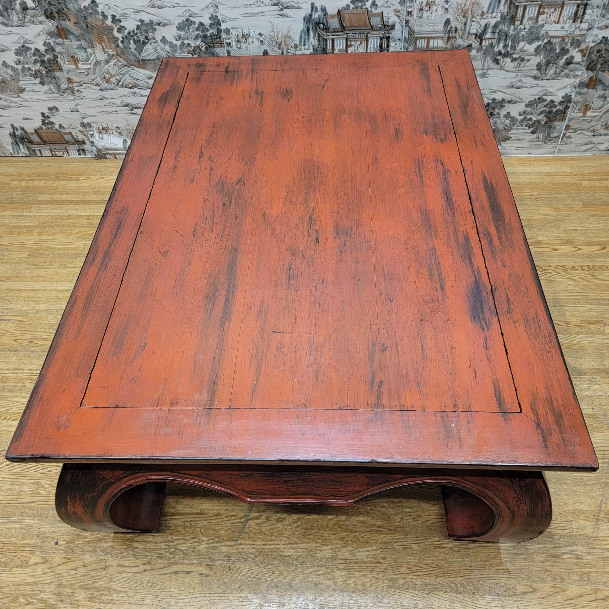 Vintage Kang Style Chinese Teakwood Red Lacquer Coffee Table In Good Condition For Sale In Chicago, IL