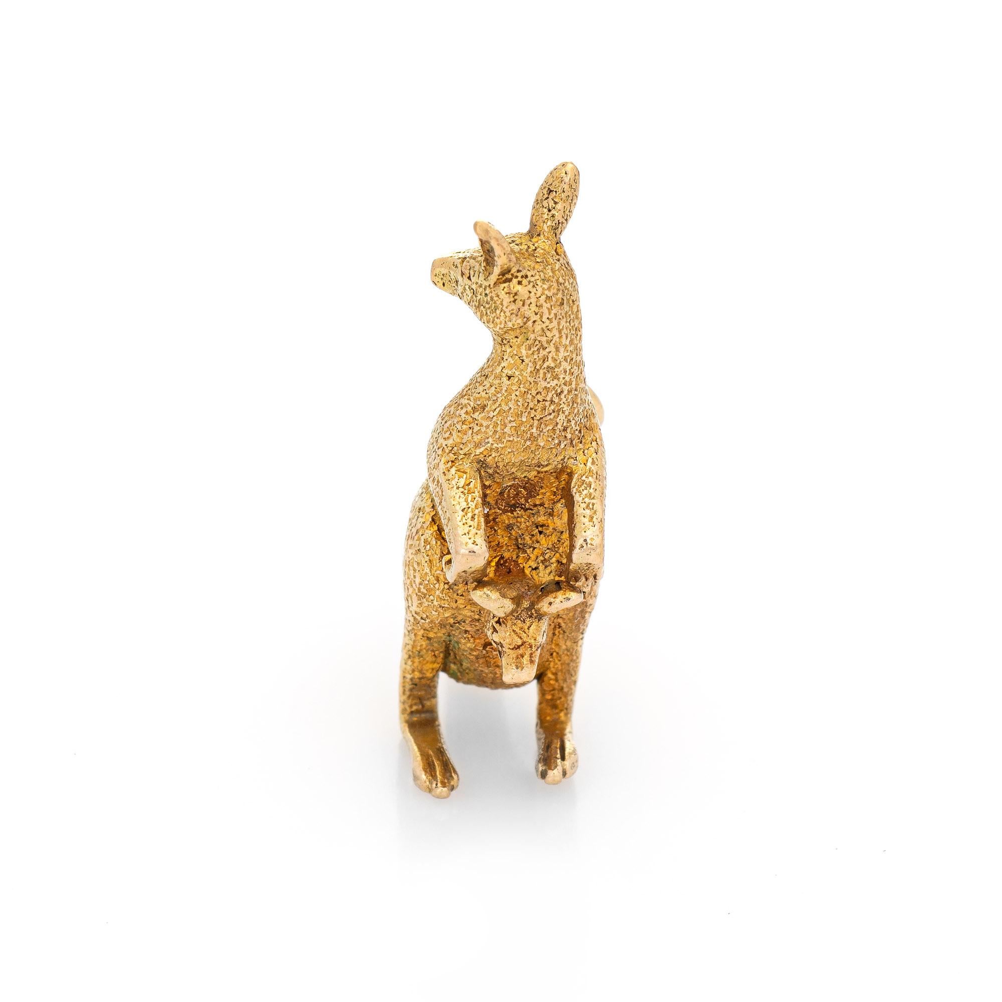 Finely detailed vintage Kangaroo charm crafted in 14k yellow gold.  

The sitting kangaroo features a textured design with a joey in its pouch. The piece can be worn as charm on a bracelet or as a pendant.

The charm is in very good condition. We