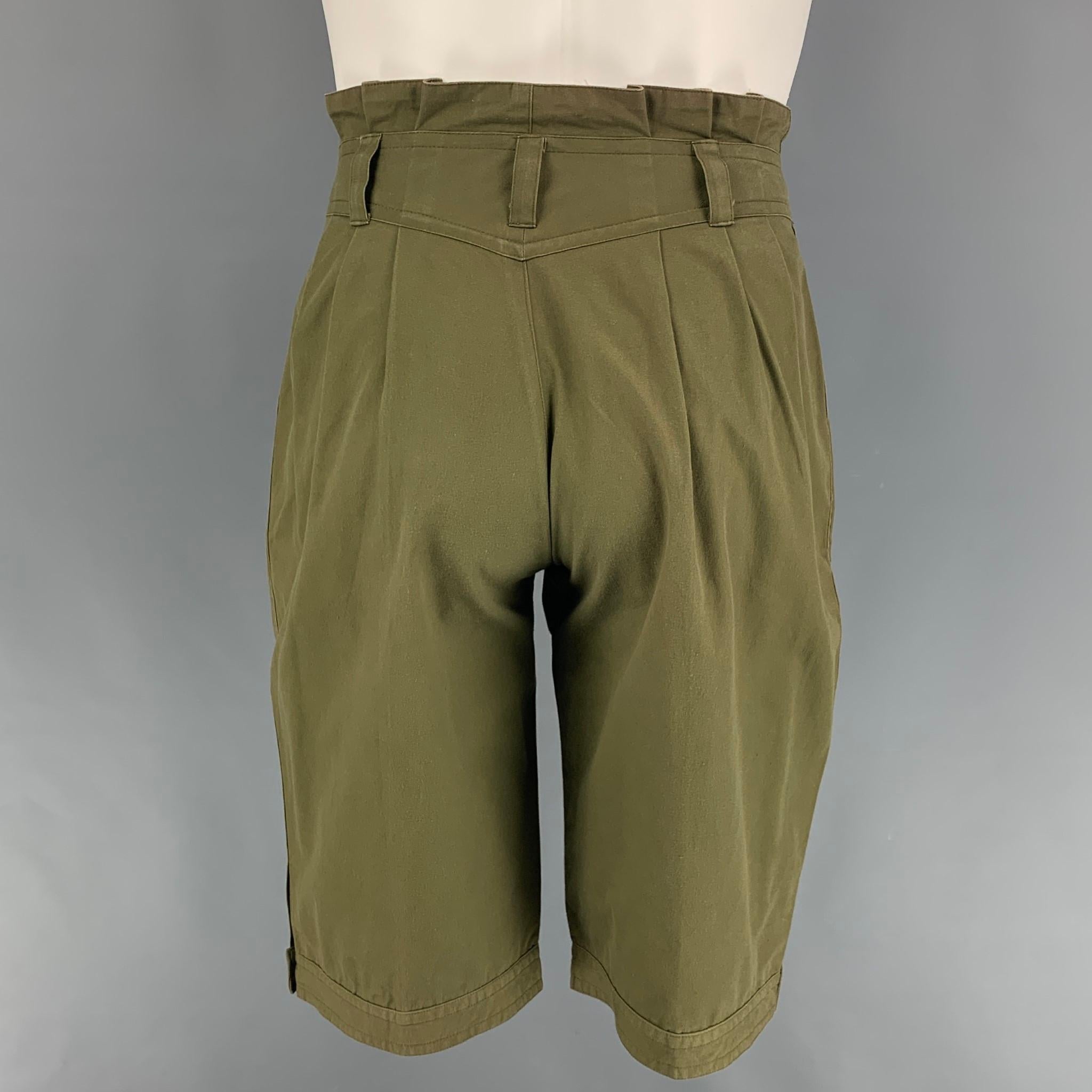 Vintage KANSAI YAMAMOTO shorts comes in a olive cotton featuring a pleated style, ruffled trim, snap button details, zip fly, and a double snap button closure. Made in Japan. 

Very Good Pre-Owned Condition.
Marked: 28

Measurements:

Waist: 29