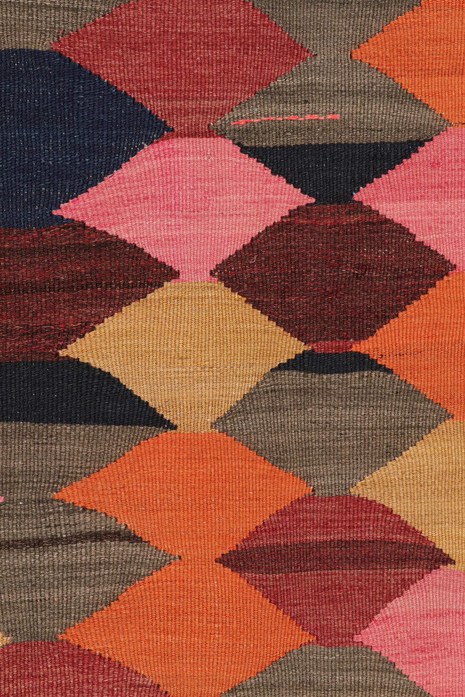 Karadagh Persischer Kelim in polychromen Diamantmuster von Teppich & Kilim (Mitte des 20. Jahrhunderts) im Angebot