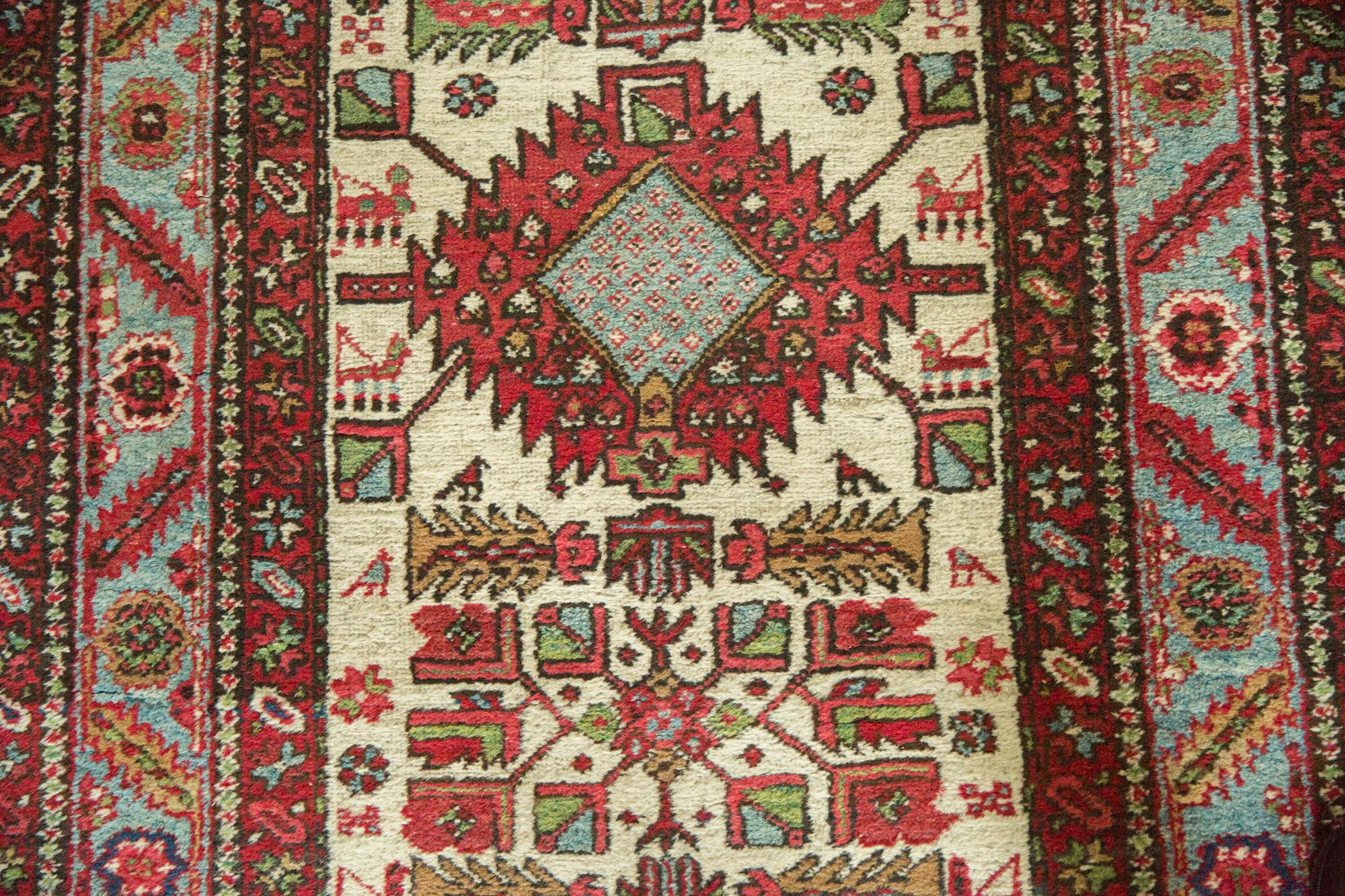 Vintage Karaja Teppich Läufer (Mitte des 20. Jahrhunderts) im Angebot