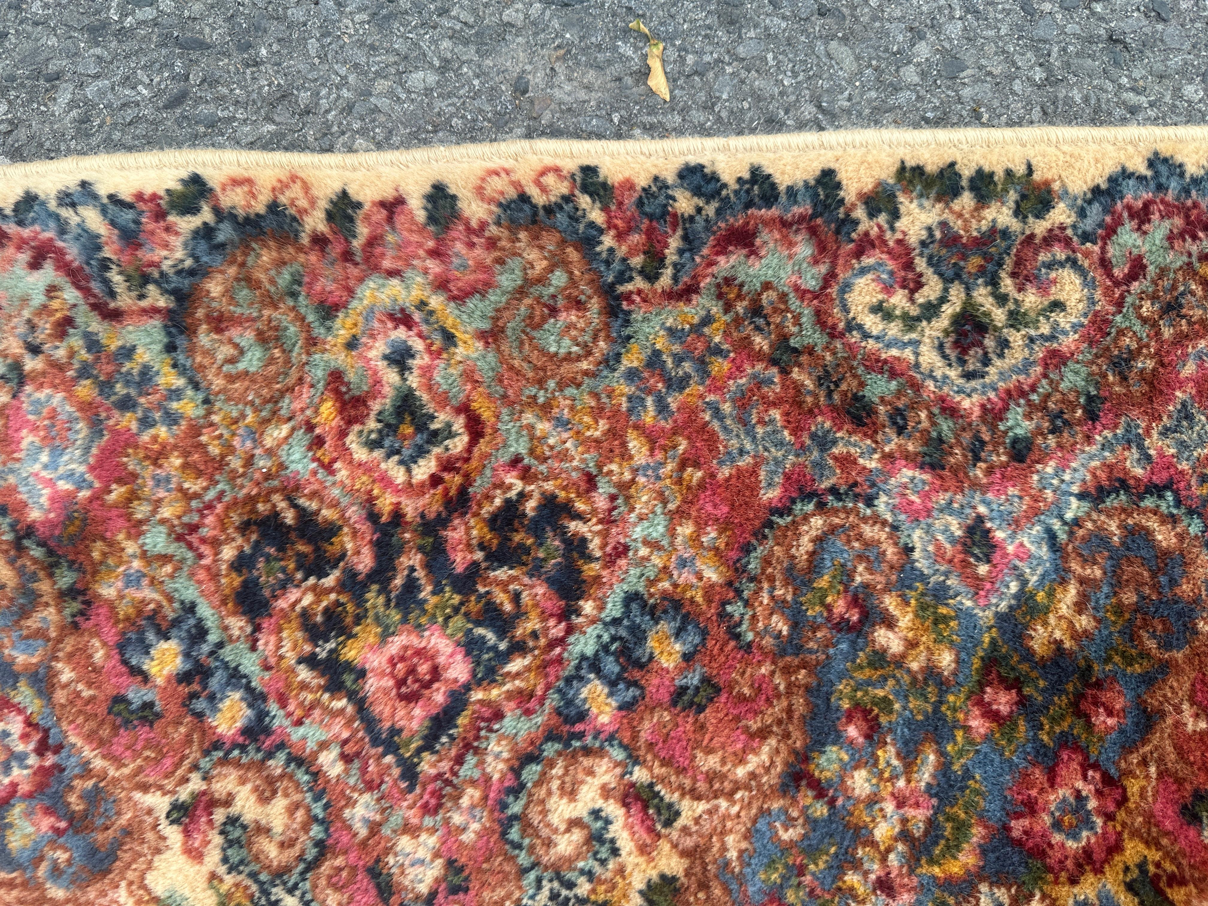 Alfombra vintage Karastan con diseño persa Kerman en color marfil - RR5239

Se trata de una alfombra Karastan vintage tamaño habitación de los años 70 en muy buen estado. 100% pelo de lana. Los flecos y ambos lados están en perfecto estado.  La