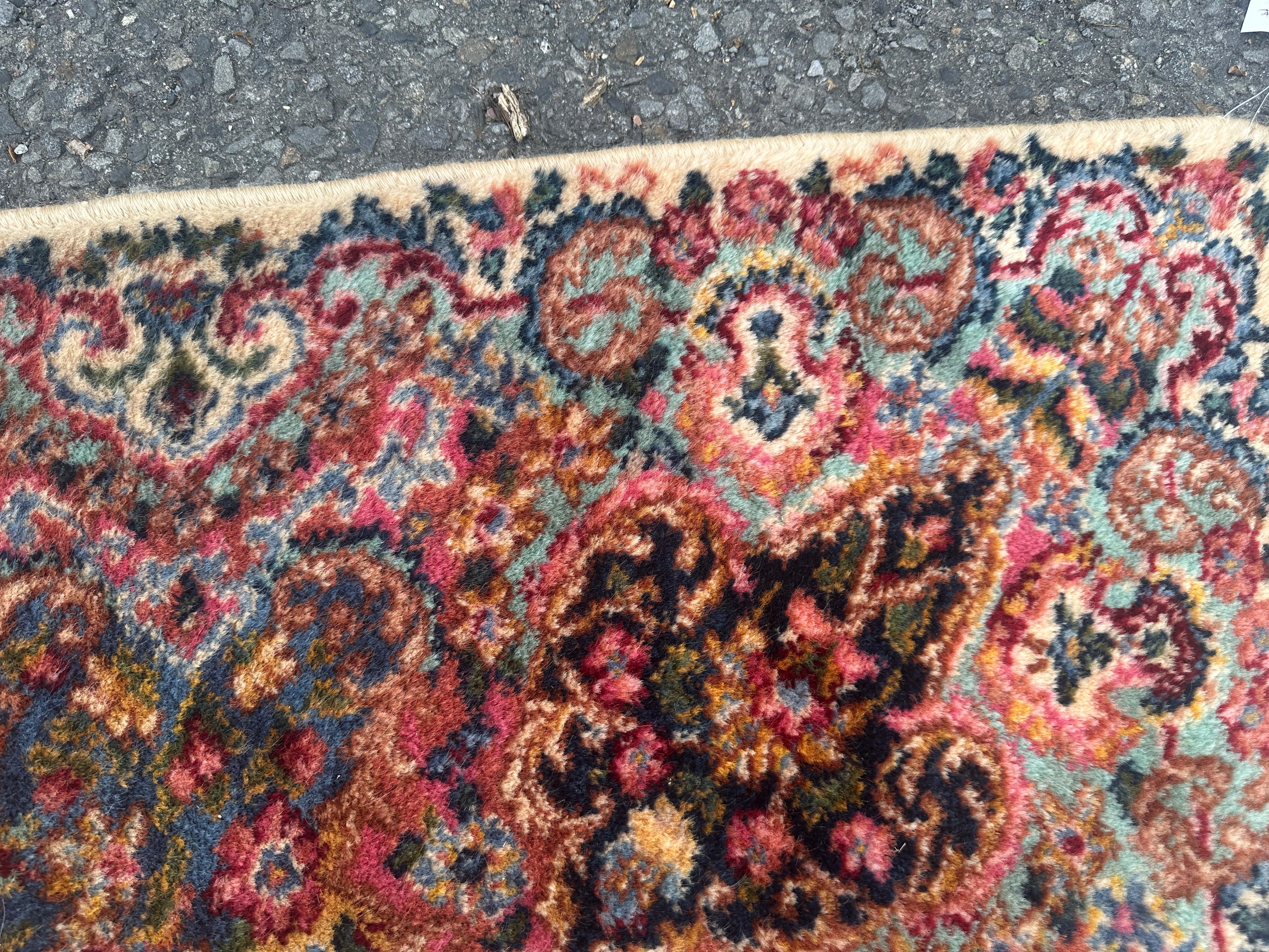 Alfombra vintage Karastan con diseño persa Kerman en toda la superficie - RR5239 finales del siglo XX en venta