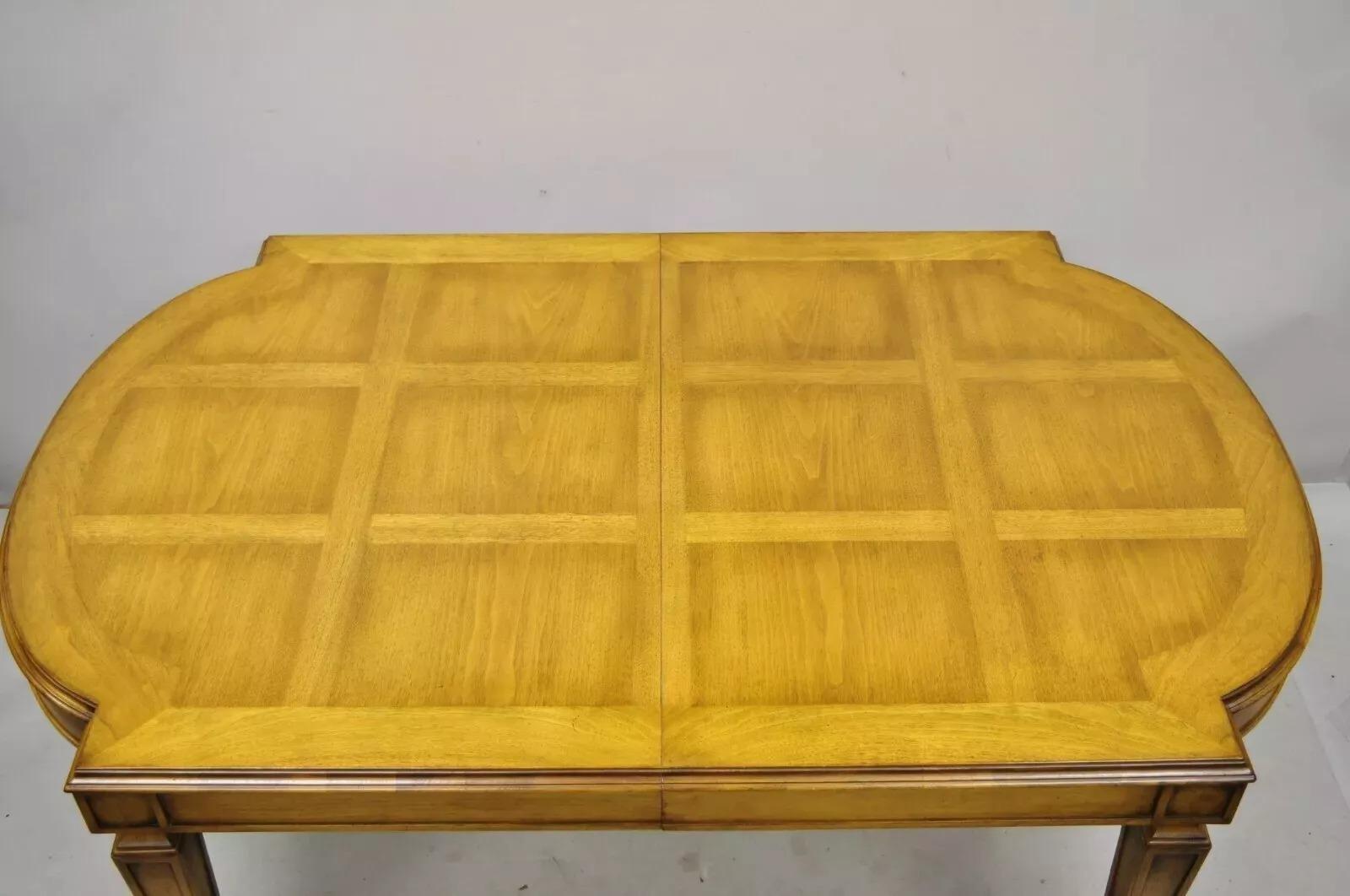 Vieille table de salle à manger provinciale italienne Karges avec plateau incrusté de parqueterie avec 3 feuilles Bon état - En vente à Philadelphia, PA