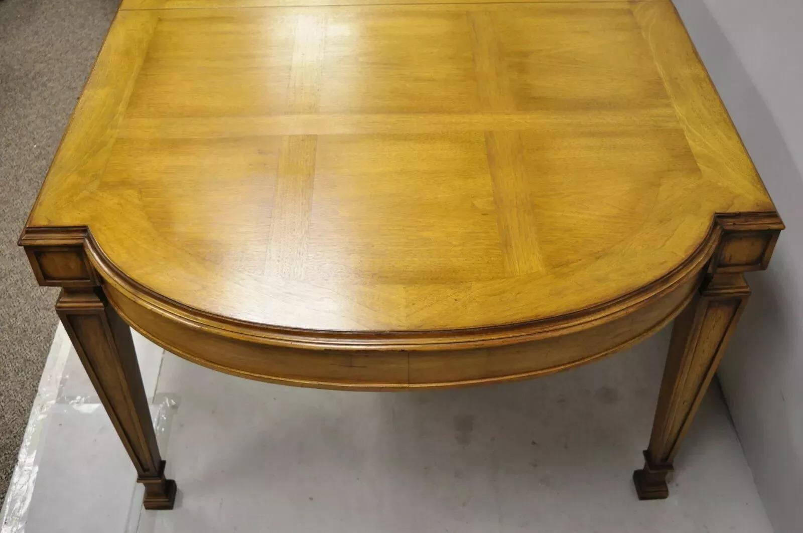 Fruitiers Vieille table de salle à manger provinciale italienne Karges avec plateau incrusté de parqueterie avec 3 feuilles en vente