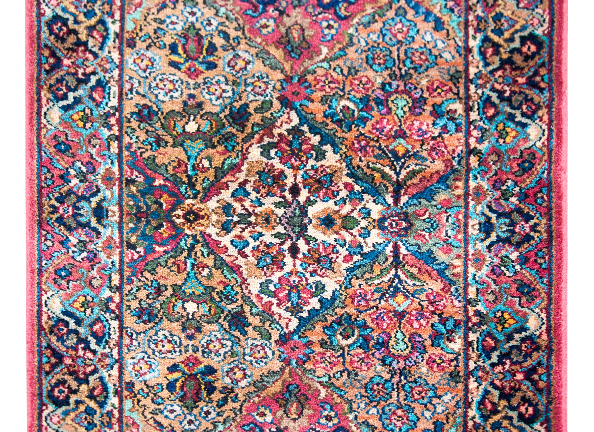Camino de Mesa Vintage Karistan Kirman-Style en venta 2