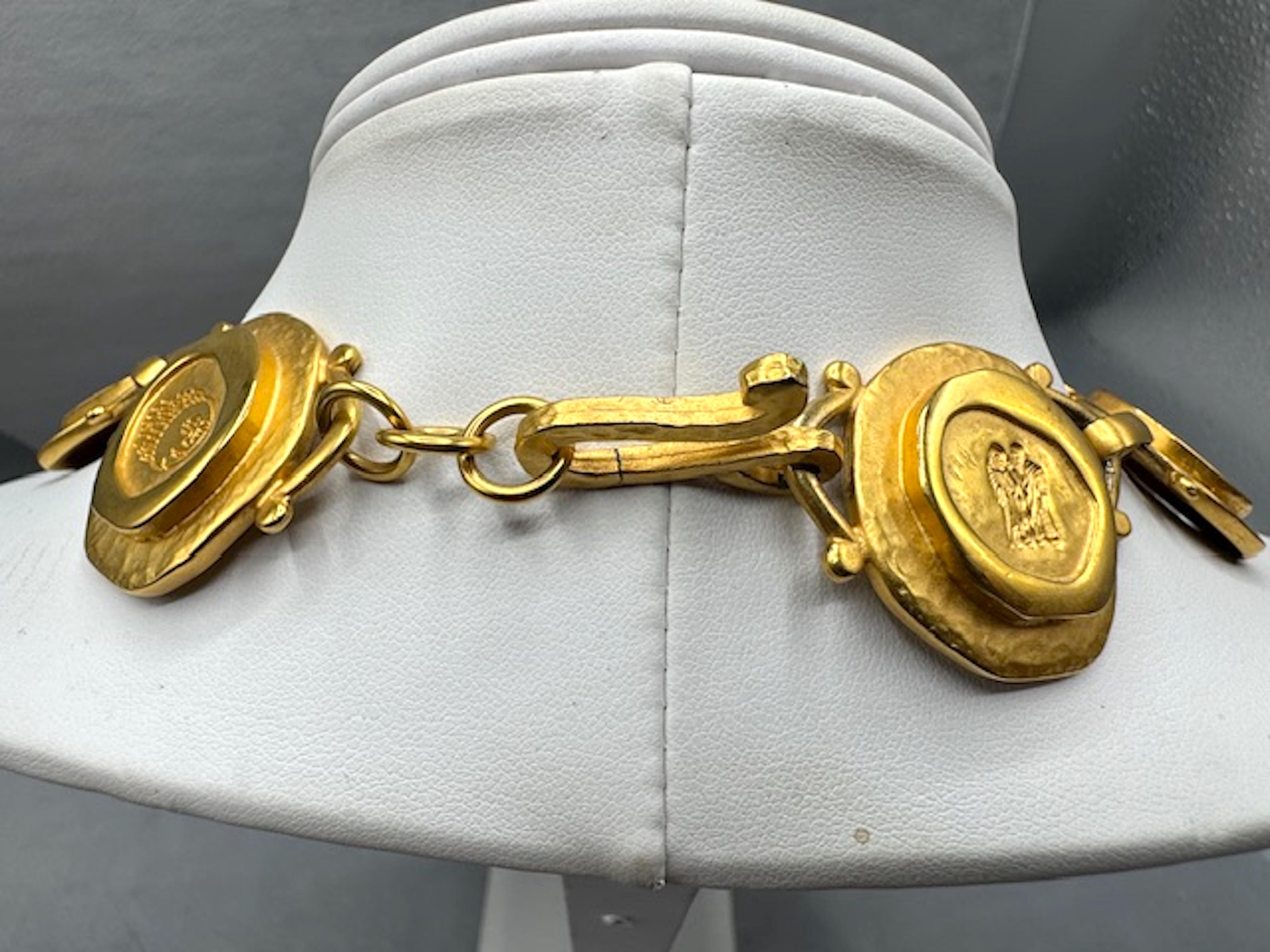 Vintage Karl Lagerfeld 1980s Satin Gold Medaillon Halskette im Angebot 8