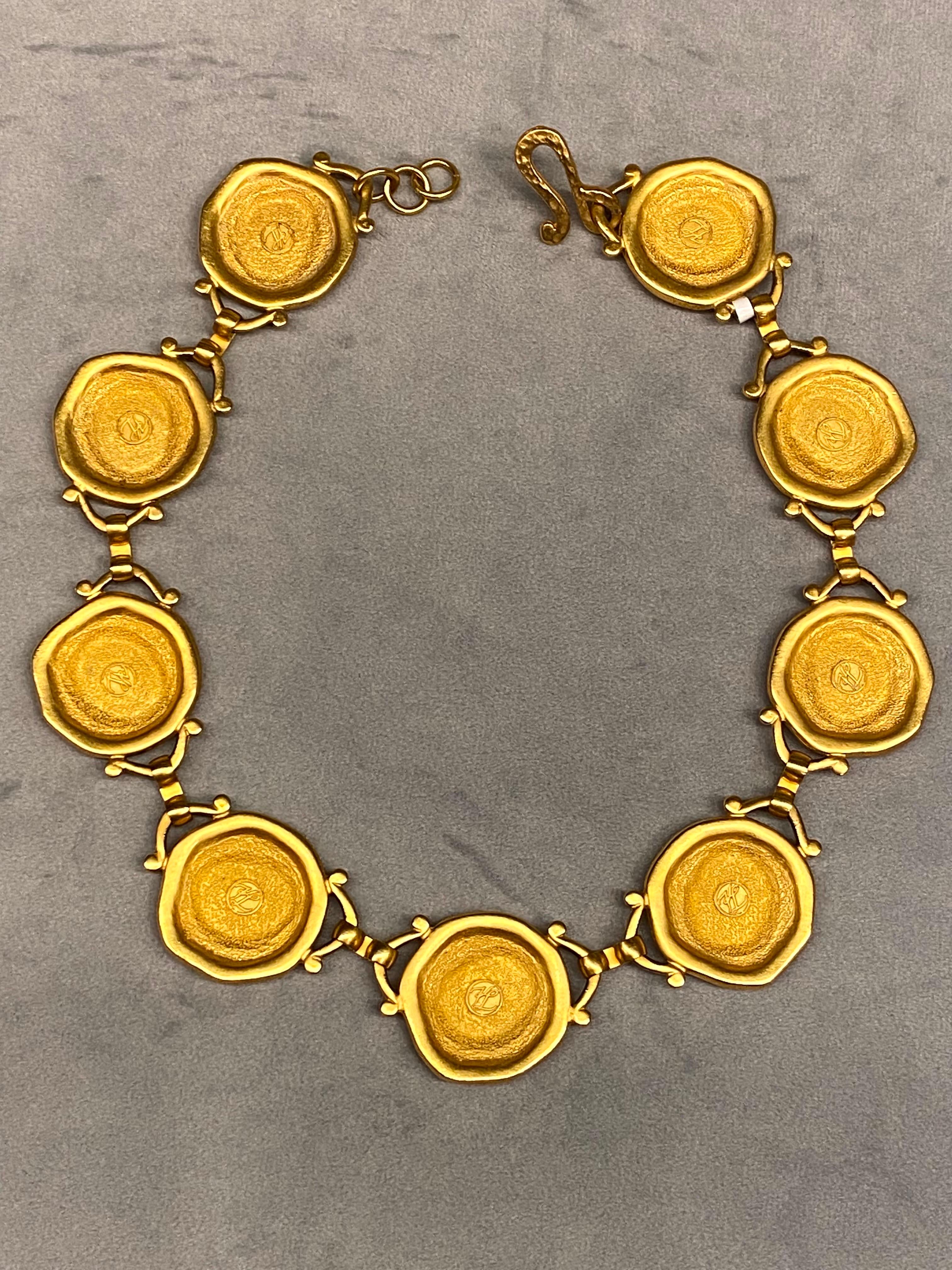 Vintage Karl Lagerfeld 1980s Satin Gold Medaillon Halskette im Angebot 9