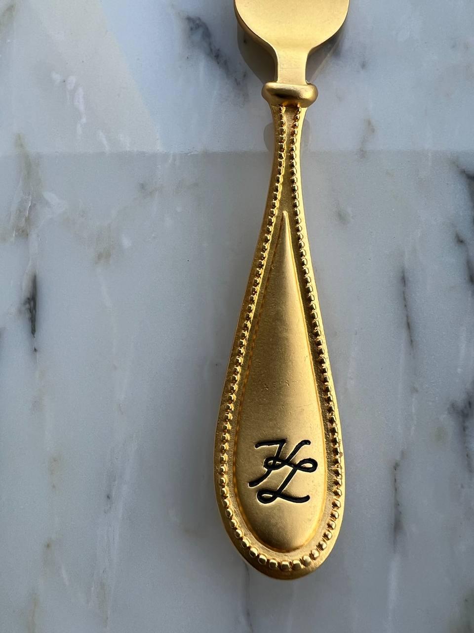 Vintage Karl Lagerfeld 24k gold plate Faux Pearls Fork Brooch, 1990s In Good Condition For Sale In New York, NY