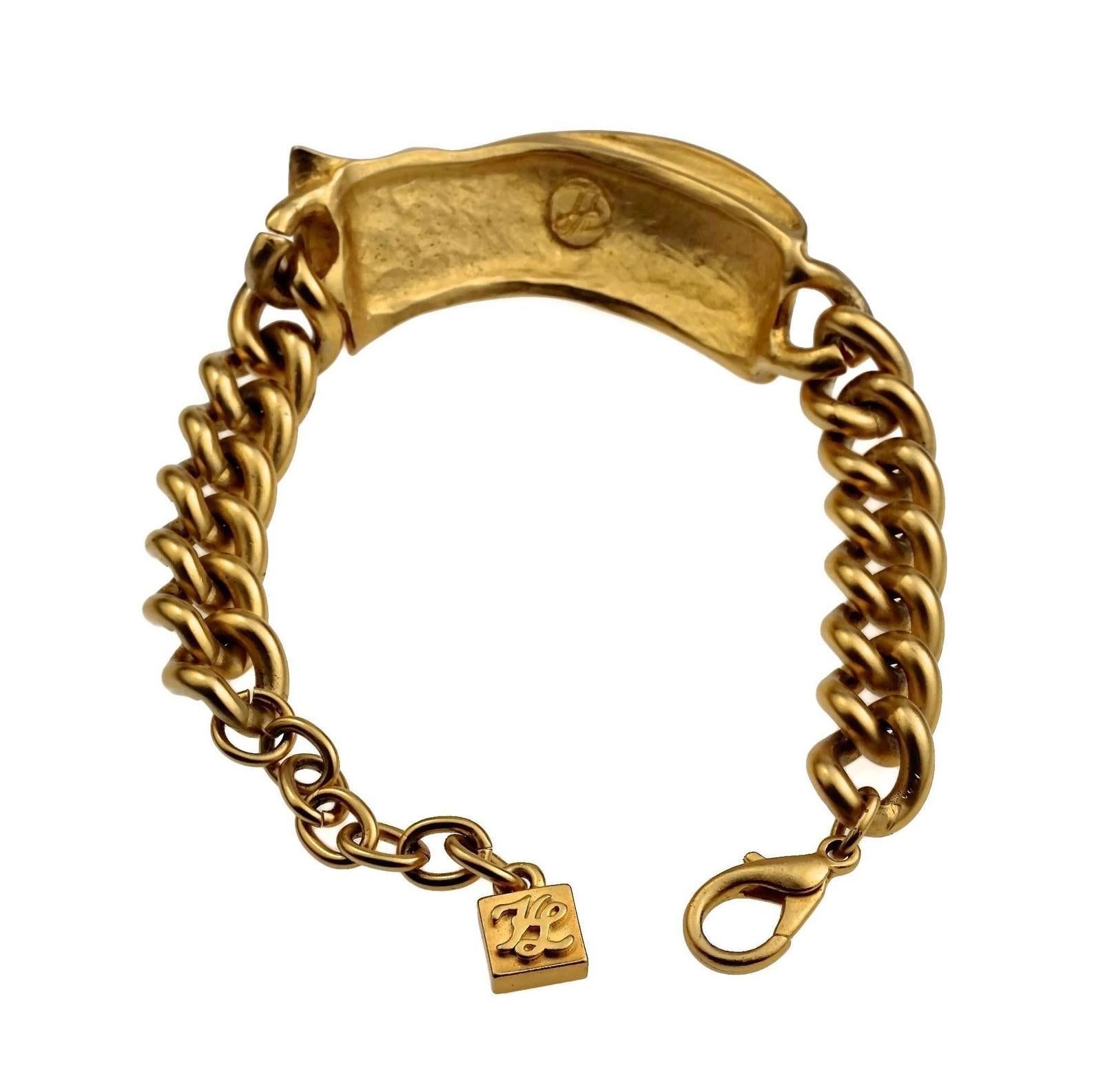 Vintage KARL LAGERFELD Button Novelty Chain Bracelet In Excellent Condition For Sale In Kingersheim, Alsace