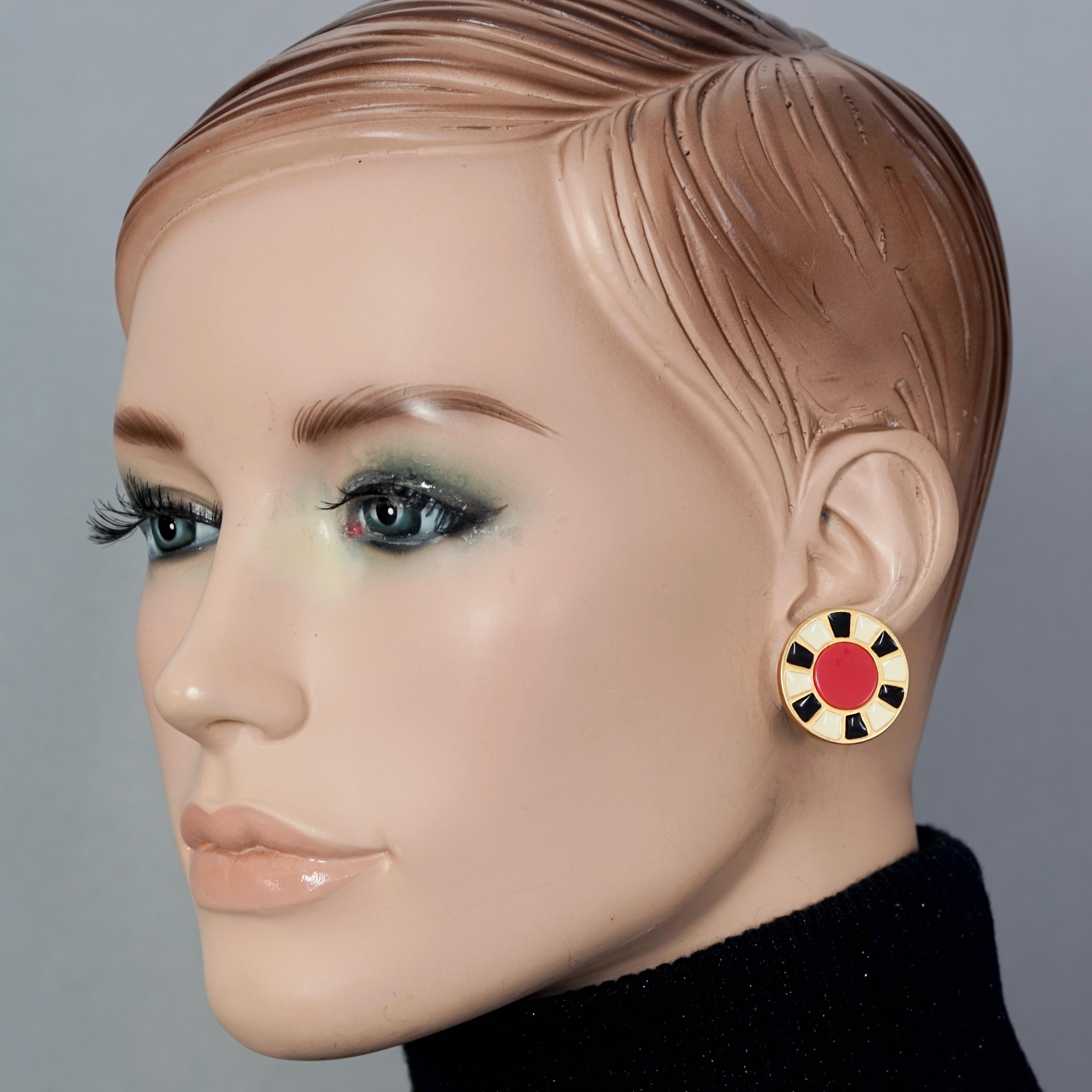 Vintage KARL LAGERFELD Casino Chip Enamel Novelty Earrings

Measurements:
Height: 1.02 inches (2.6 cm)
Width: 1.02 inches (2.6 cm)
Weight per Earring: 9 grams

Features:
- 100% Authentic KARL LAGERFELD.
- Enamel Casino chip novelty earrings.
- Gold