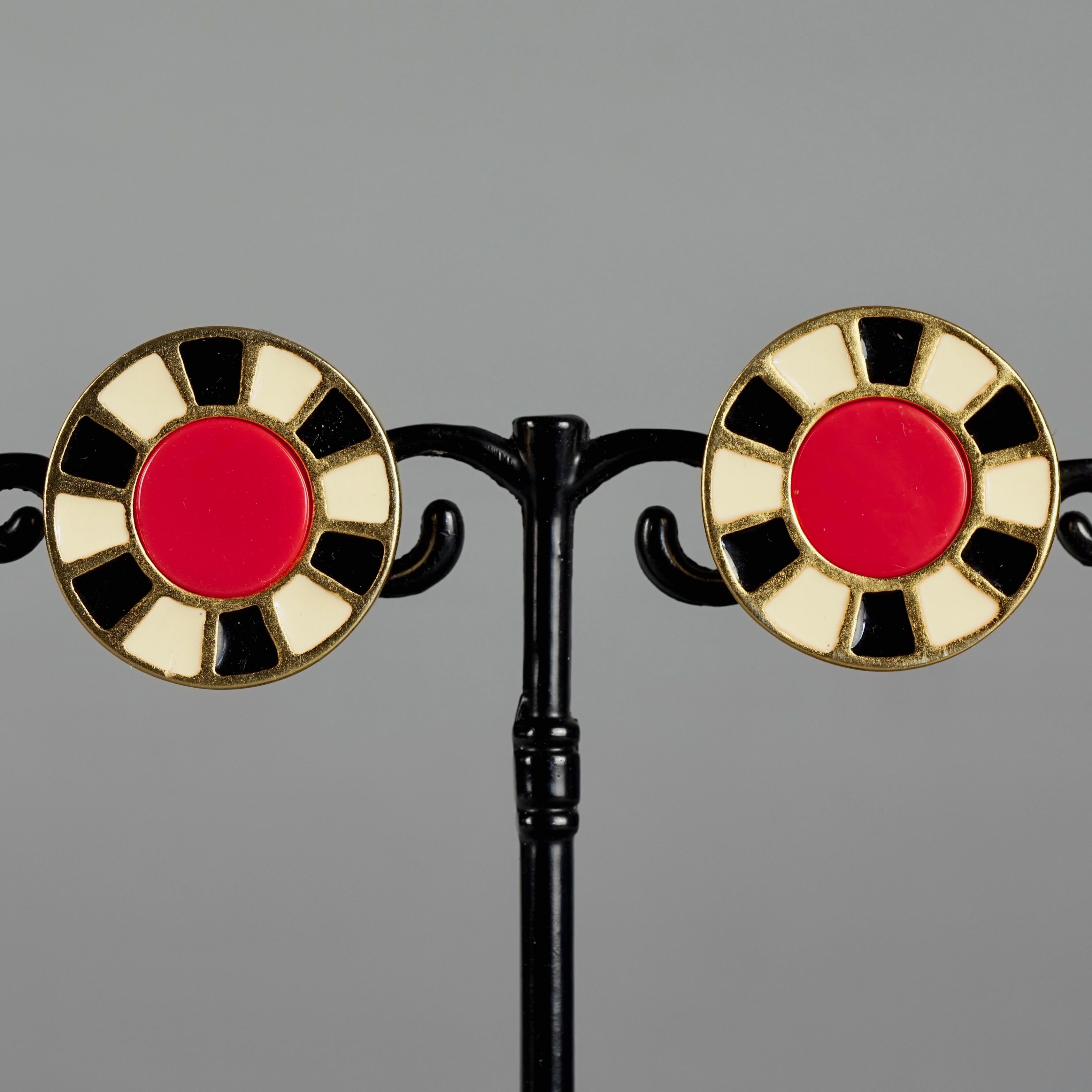 Vintage KARL LAGERFELD Casino Chip Enamel Novelty Earrings In Excellent Condition For Sale In Kingersheim, Alsace