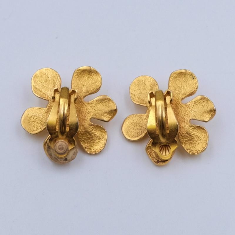 Vintage Karl Lagerfeld Chamomile Clip-on Earrings 1980's In Excellent Condition In Austin, TX
