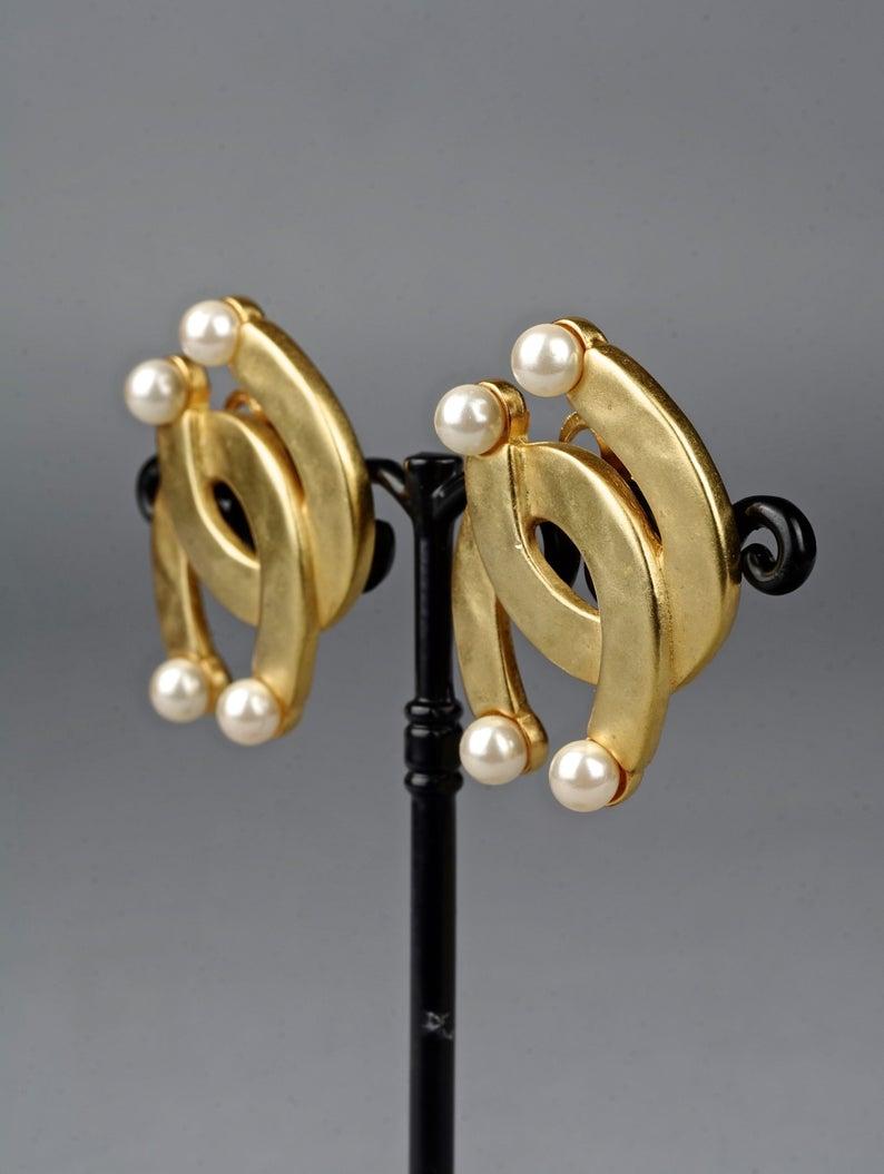 Vintage KARL LAGERFELD Double Horseshoe Pearl Earrings For Sale 2