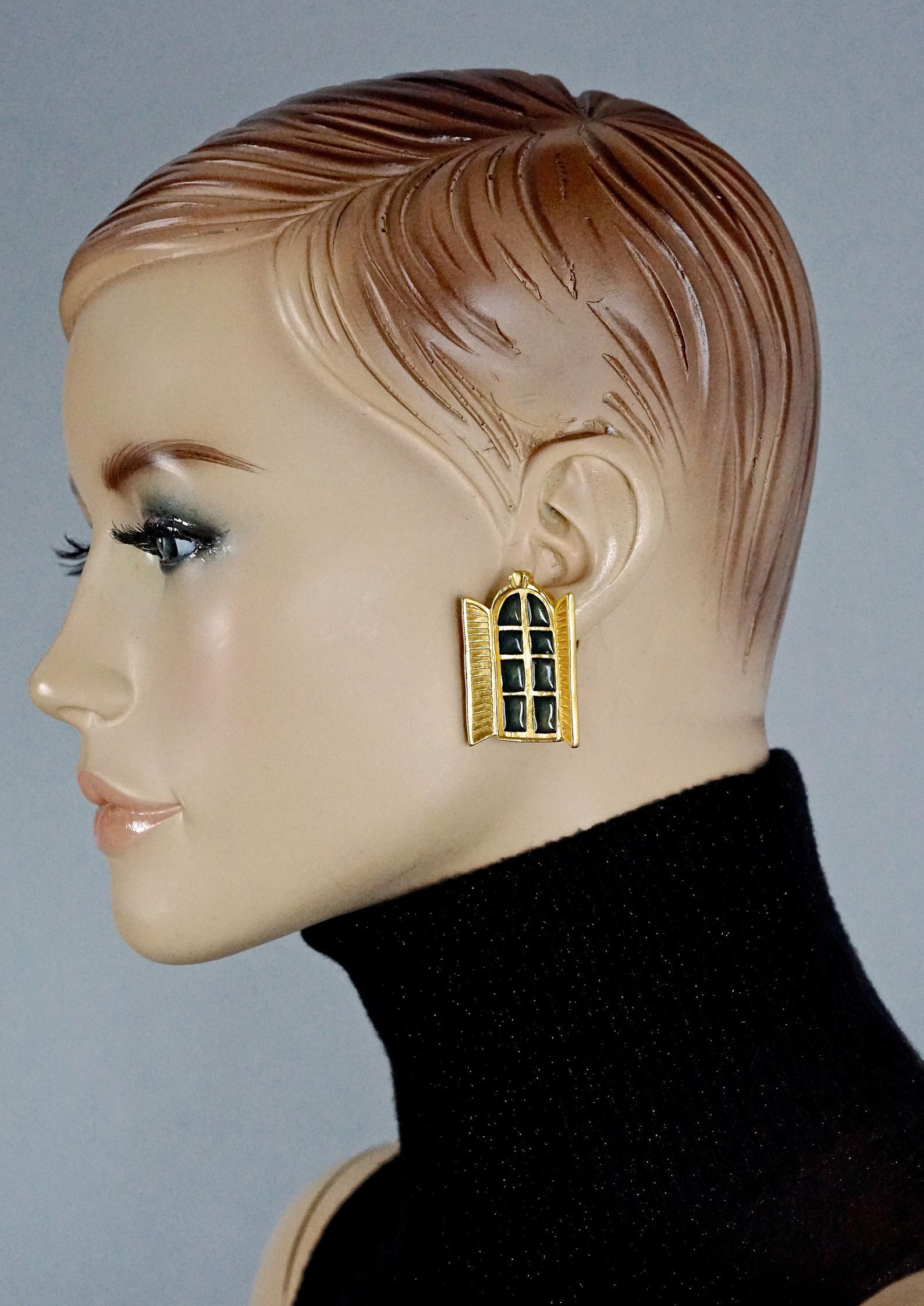 Vintage KARL LAGERFELD French Window Enamel Earrings

Measurements:
Height: 1.53 inches (3.9 cm)
Width: 1.10 inches (2.8 cm)
Weight per Earring: 17 grams

Features:
- 100% Authentic KARL LAGERFELD.
- Detailed French window in open position.
- Black