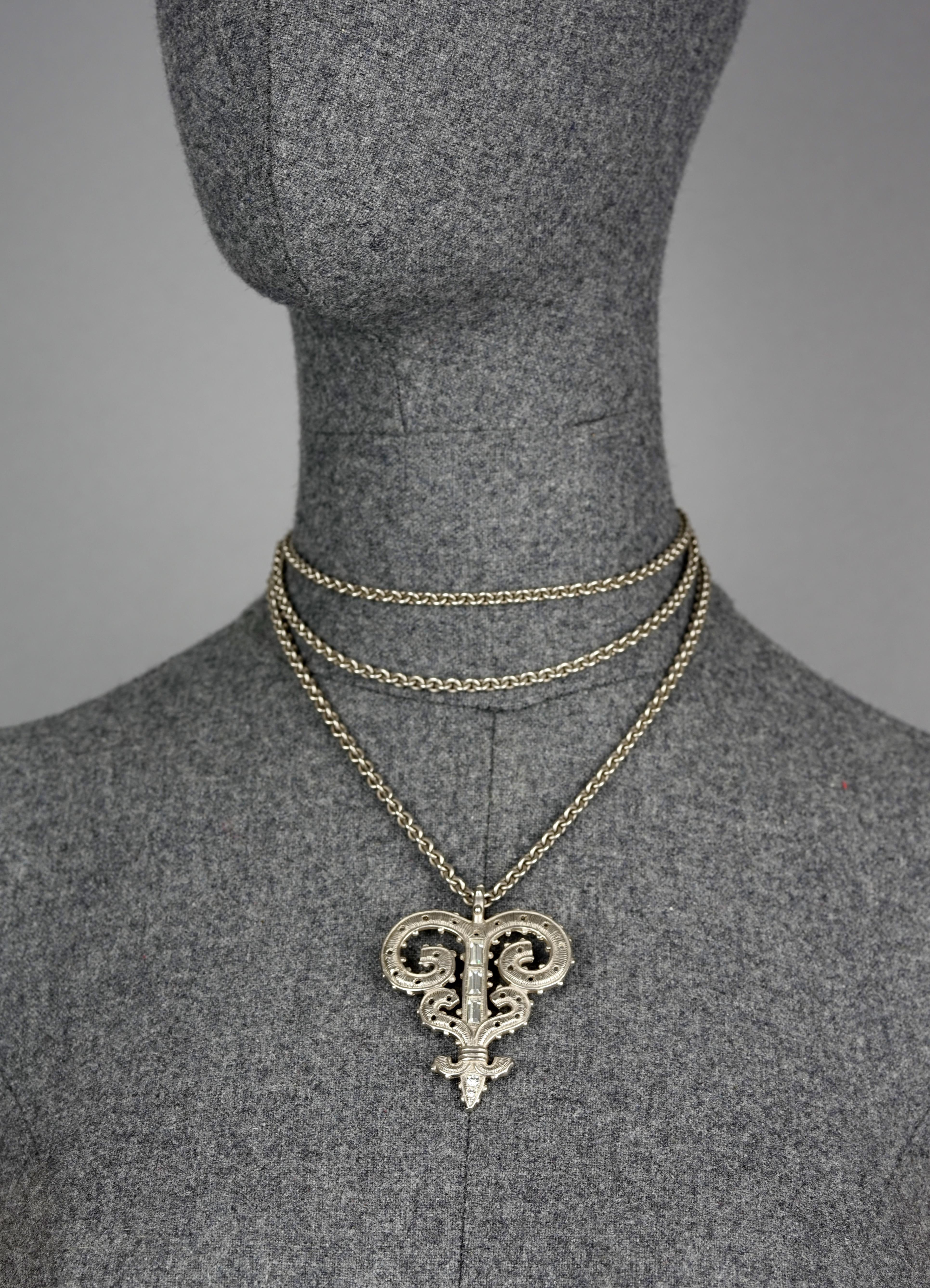 Vintage KARL LAGERFELD Gothic Fleur de Lys Rhinestone Necklace

Measurements:
Height: 2 4/8 inches (6.35 cm)
Width: 1 7/8 inches (4.76 cm)
Length: 45 inches (114.3 cm)

Features:
- 100% Authentic KARL LAGERFELD.
- Long chain with Fleur de Lys