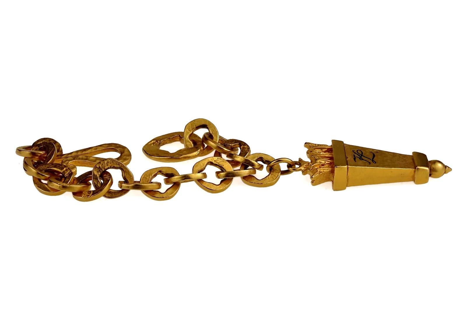 Vintage KARL LAGERFELD KL Logo Arrow Quiver Charm Bracelet In Excellent Condition For Sale In Kingersheim, Alsace