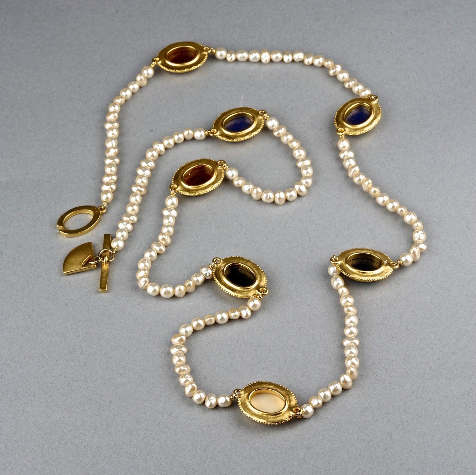 Vintage KARL LAGERFELD KL Logo Multicolour Medallion Pearl Necklace For Sale 2