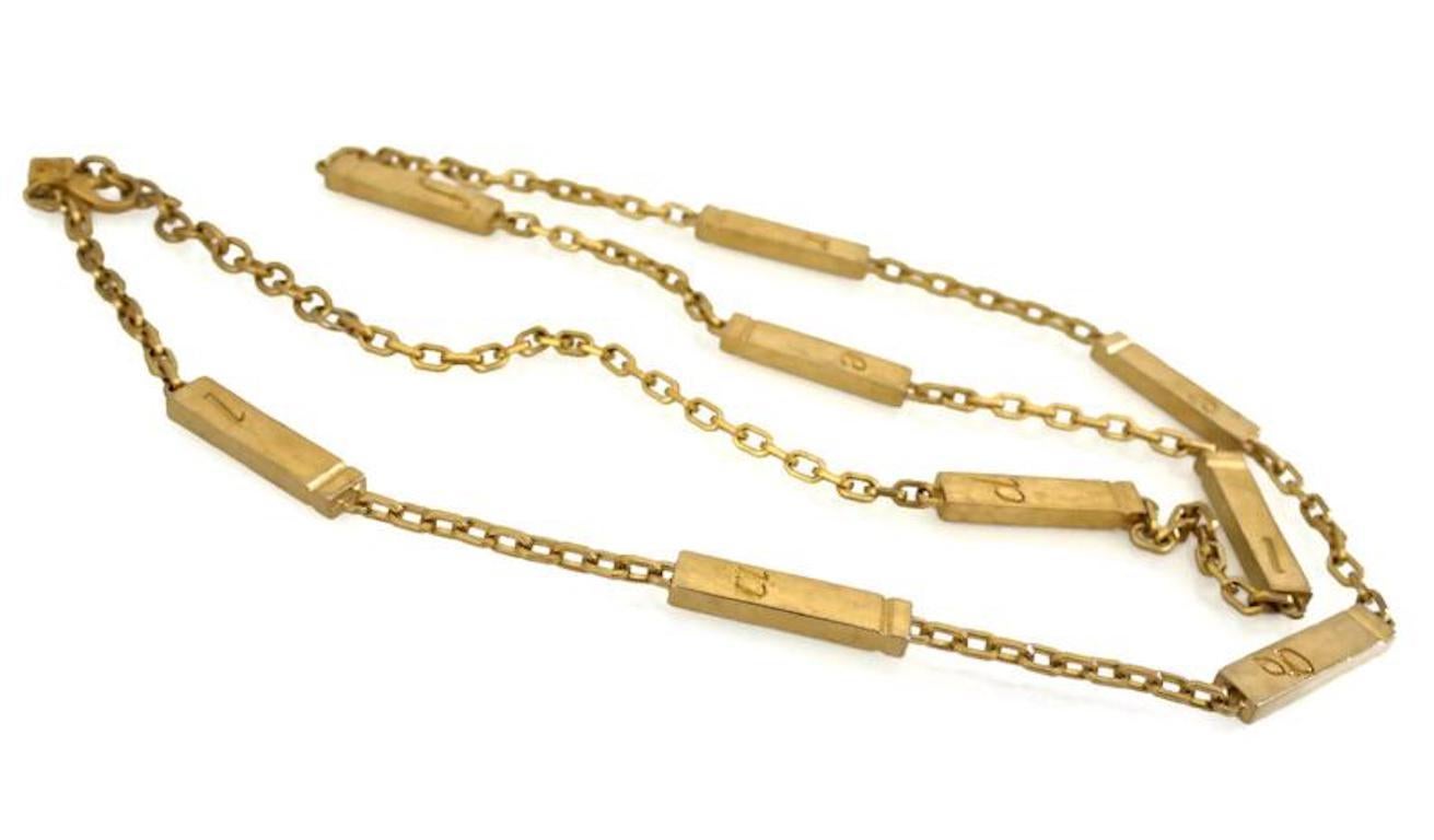 Vintage KARL LAGERFELD Letter Gold Bar Sautoir Necklace

Measurements:
Gold Bars: 1 4/8 inches  X  3/8 inch
Length: 47 inches

Features: 
- 100% Authentic KARL LAGERFELD.
- LAGERFELD letters on each gold bar.
- Chain separators.
- Signed KL on the