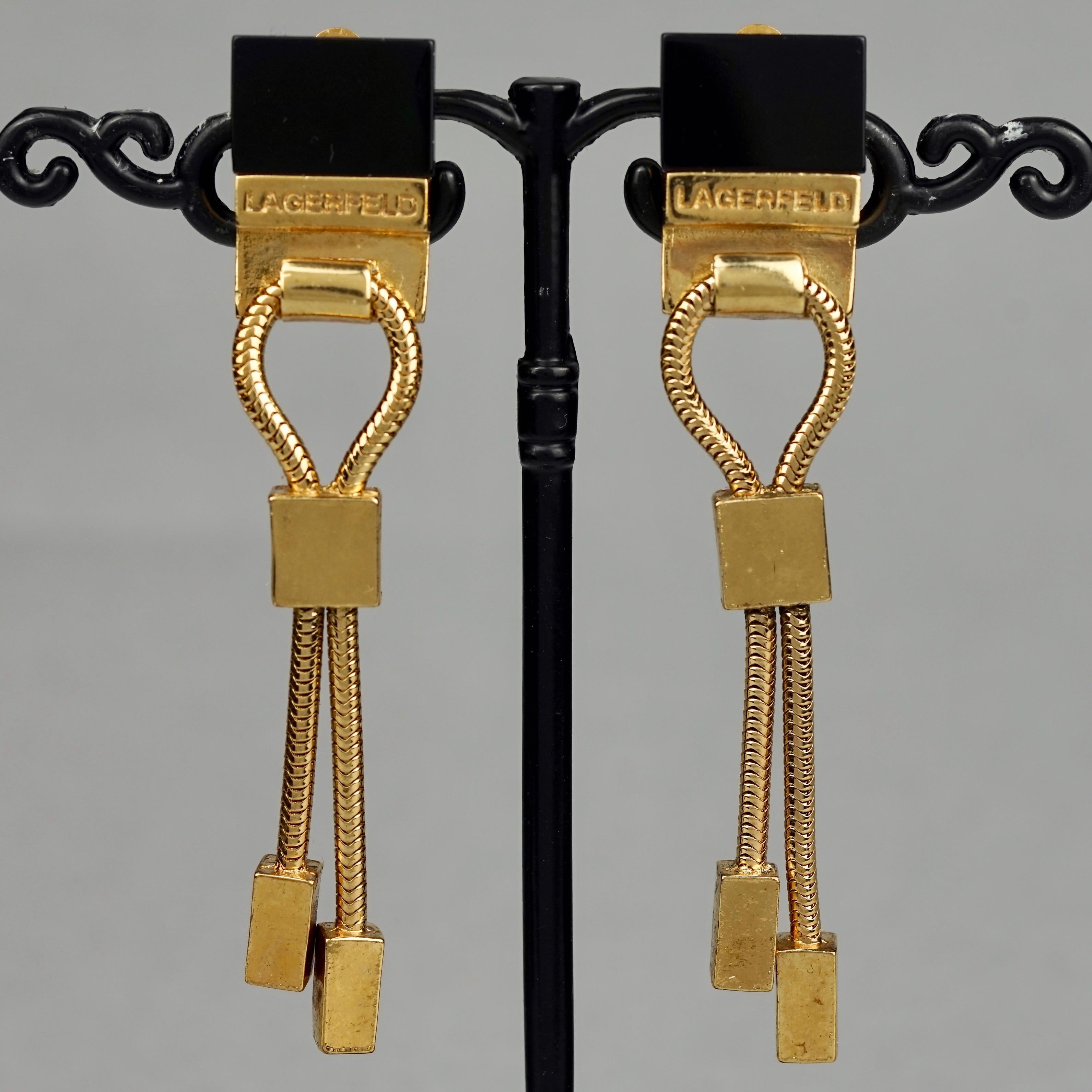 Vintage KARL LAGERFELD Logo Black Resin Hanging Chain Earrings In Excellent Condition For Sale In Kingersheim, Alsace