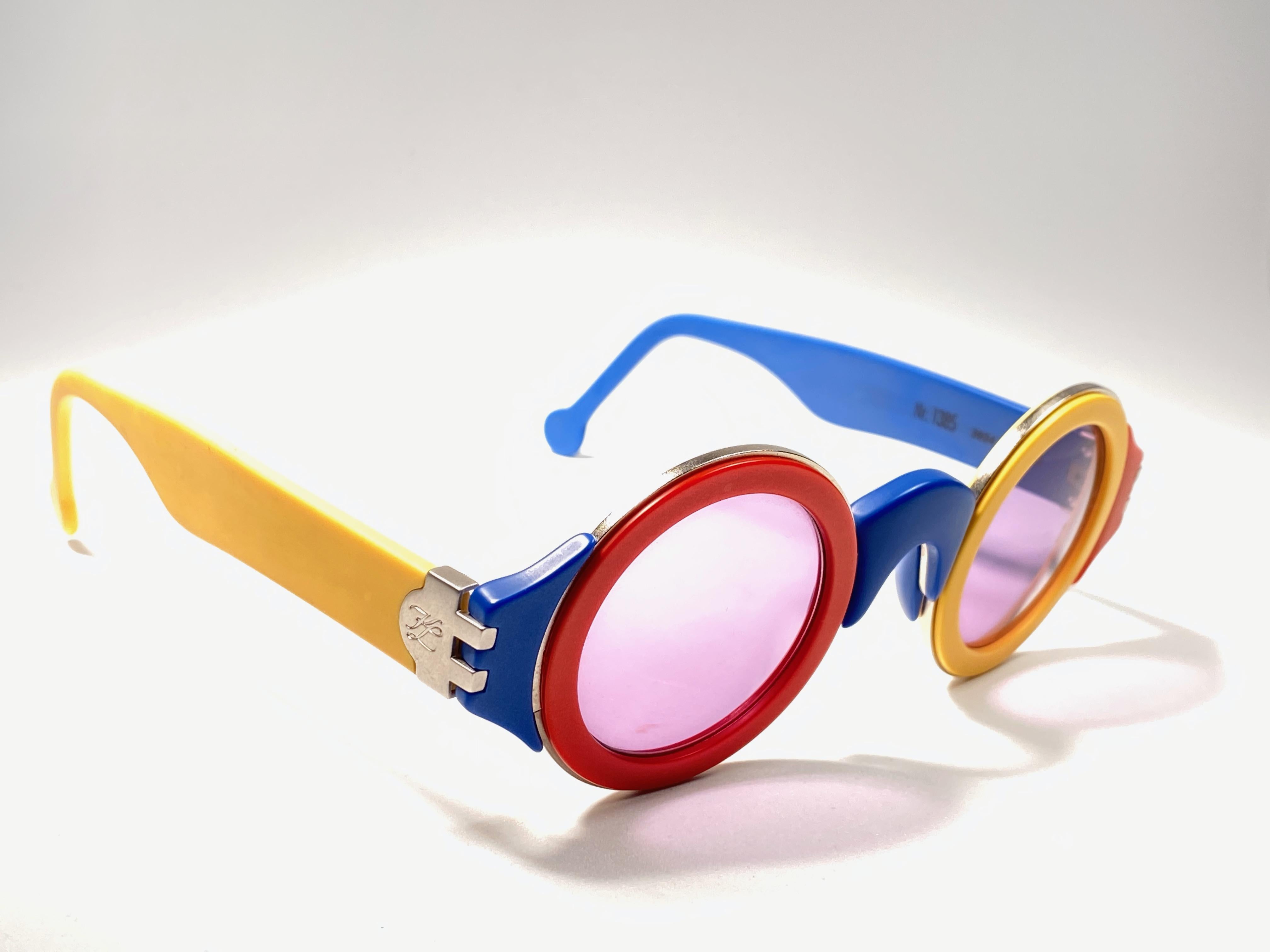 Striking pair of vintage Karl Lagerfeld limited and numbered edition sunglasses sporting a spotless pair of grey lenses.   

This pair of vintage Karl Lagerfeld in bright and vibrant primary colours is number 1385 out of 2000 numbered limited