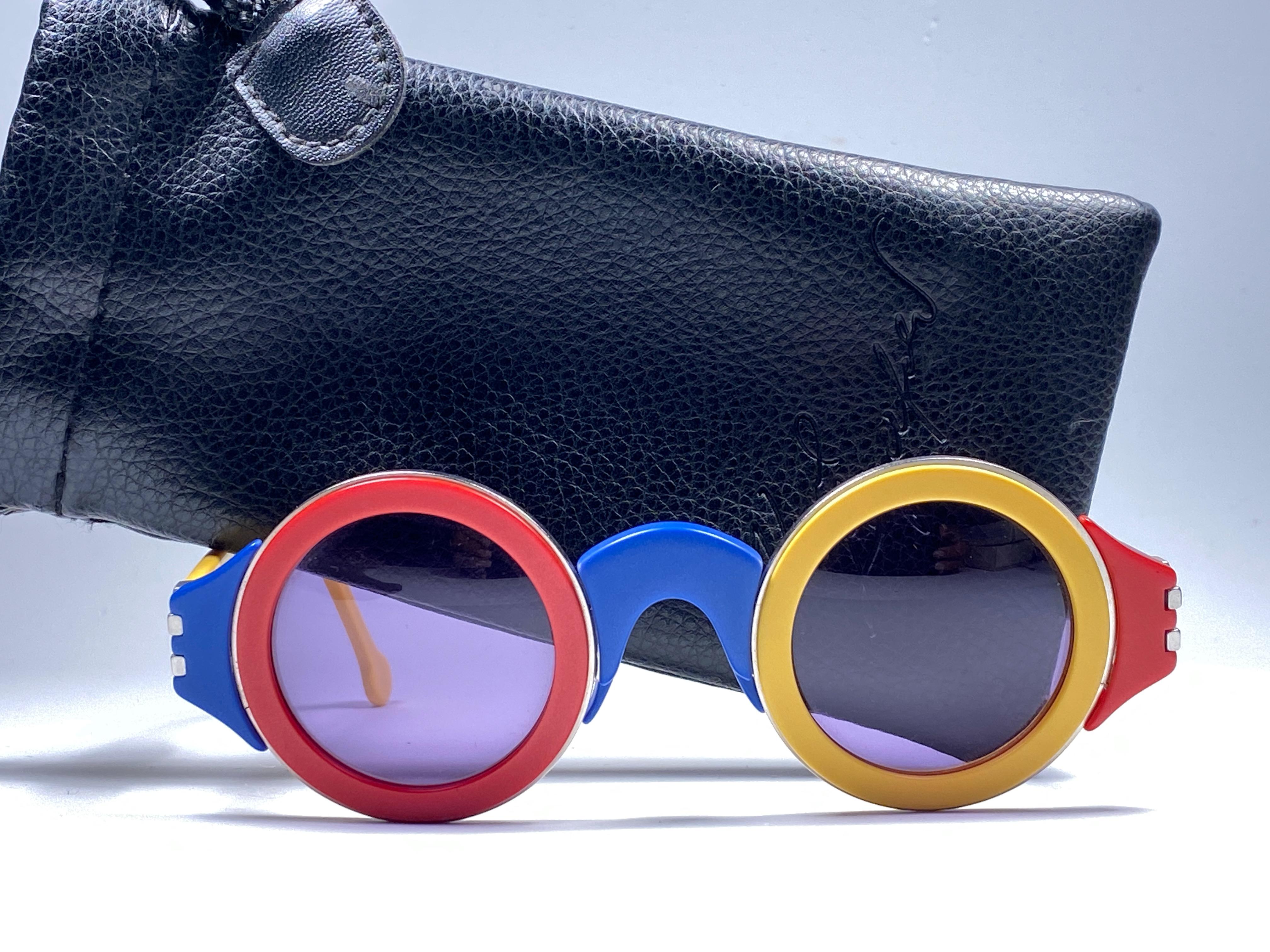 Striking pair of vintage Karl Lagerfeld limited and numbered edition sunglasses sporting a spotless pair of grey lenses.   

This pair of vintage Karl Lagerfeld in bright and vibrant primary colours is number 1385 out of 2000 numbered limited