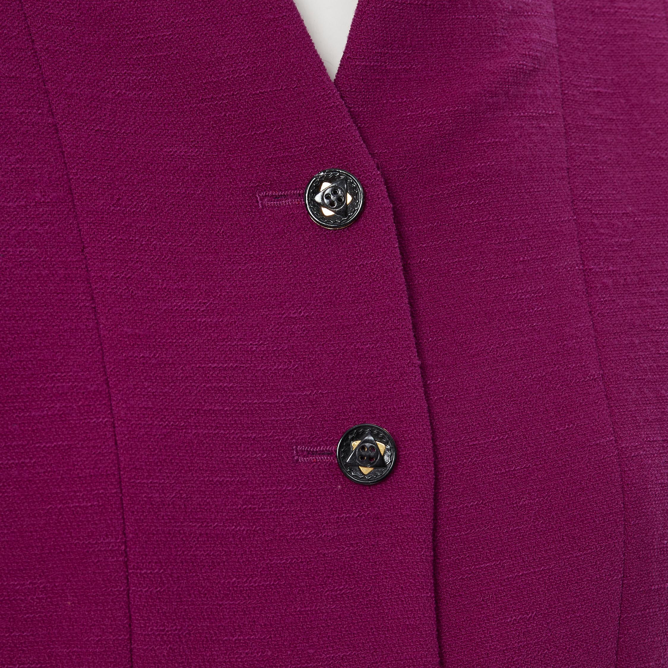 vintage KARL LAGERFELD purple wool graphic button paneled blazer skirt suit FR36 
Reference: GIYG/A00061 
Brand: Karl Lagerfeld 
Designer: Karl Lagerfeld 
Material: Wool 
Color: Purple 
Pattern: Solid 
Closure: Button 
Extra Detail: This blazer