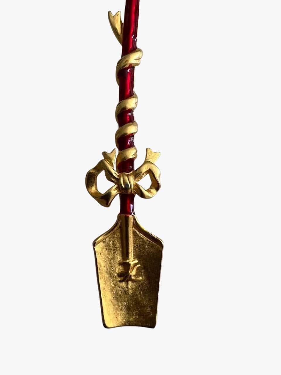 Vintage Karl Lagerfeld Red Enamel Gold Plated Shovel Pin Brooch, 1990s In Good Condition For Sale In New York, NY