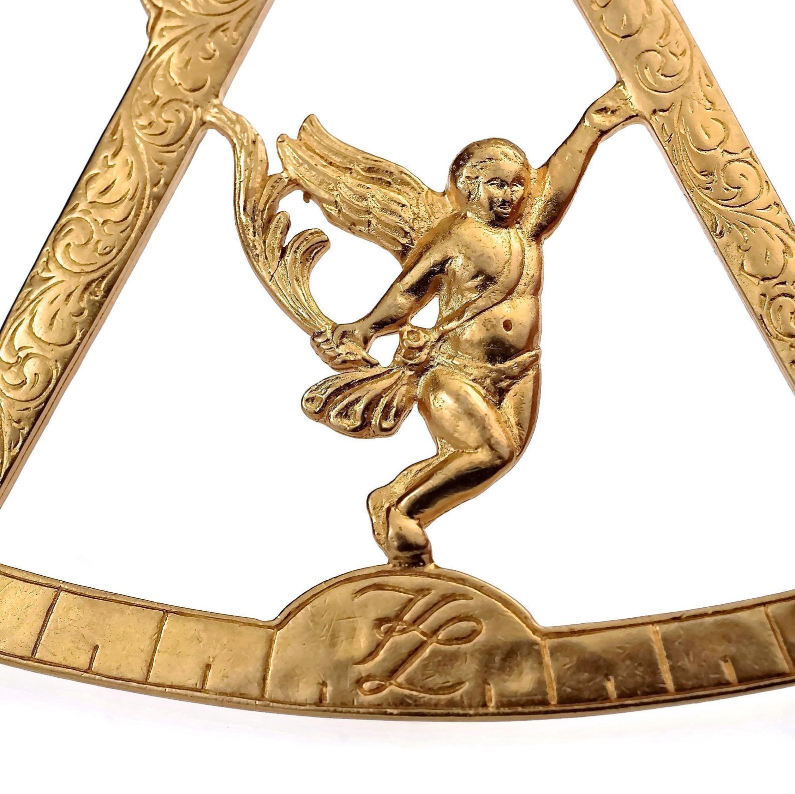 Vintage KARL LAGERFELD Scale Angel Cherub Pearl Logo Novelty Brooch In Excellent Condition For Sale In Kingersheim, Alsace