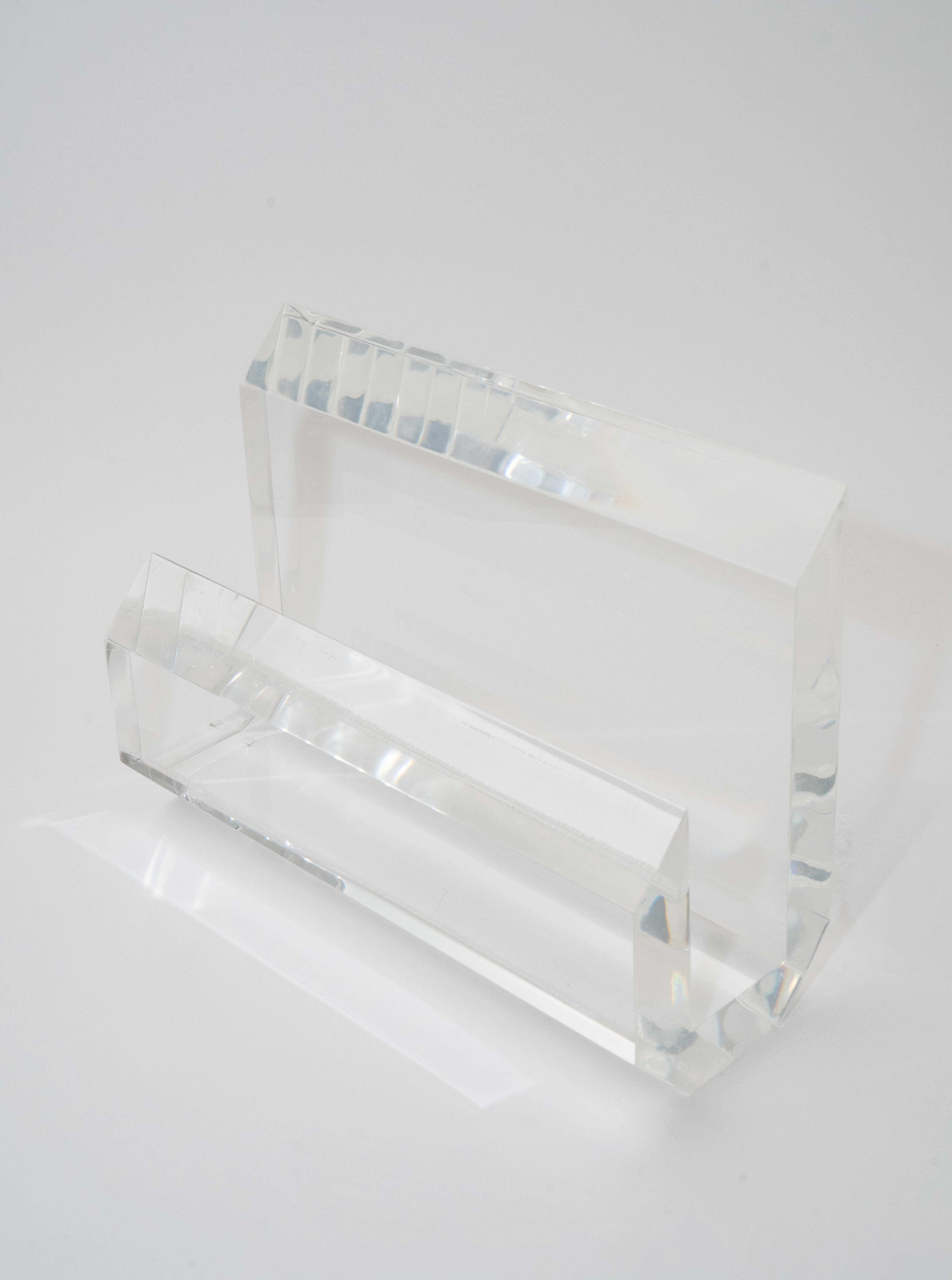 Vintage Karl Springer Attributed Thick Lucite Magazine Stand In Good Condition For Sale In North Miami, FL