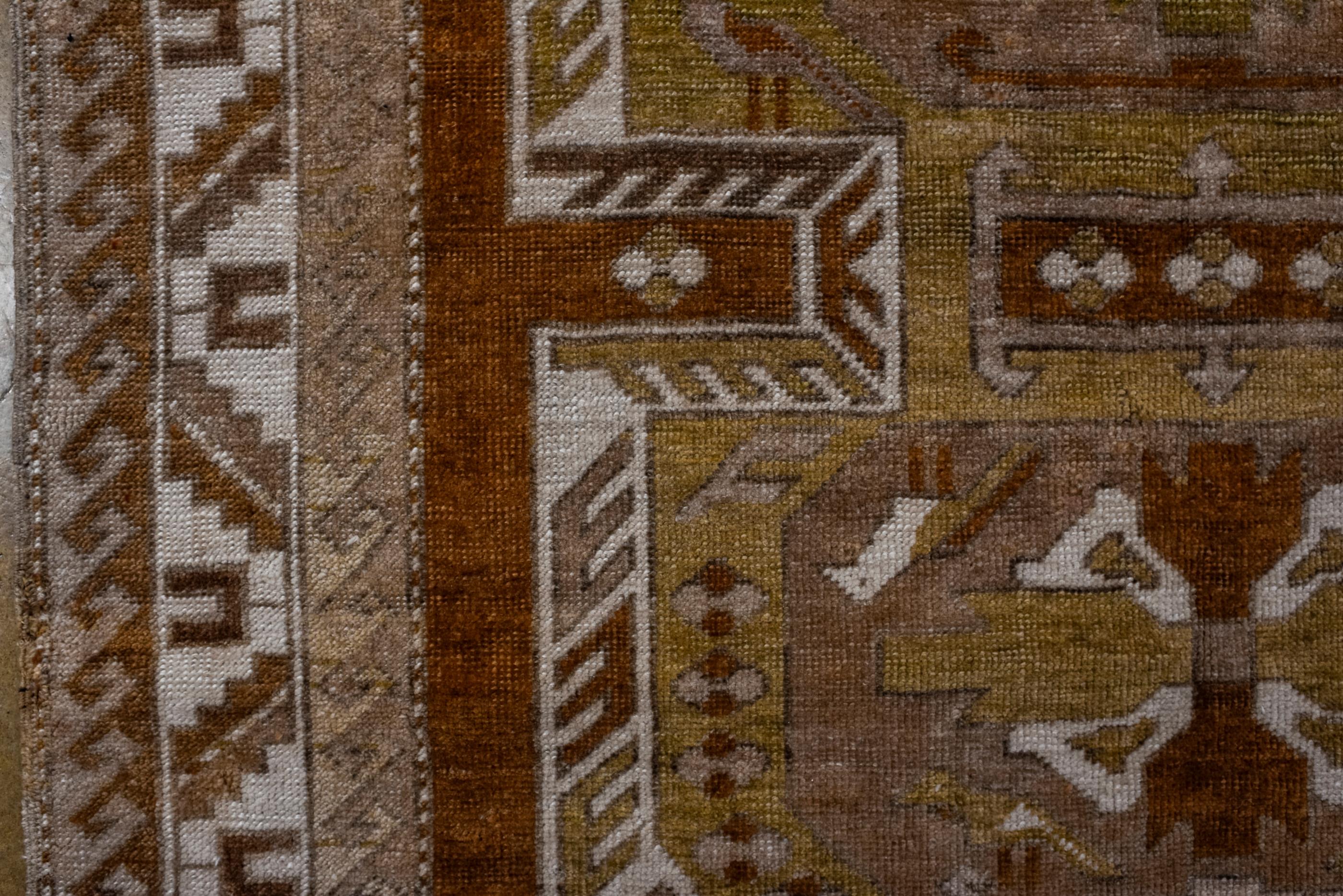 Tapis Kars vintage avec champ vert foncé et détails Brown Bon état - En vente à New York, NY