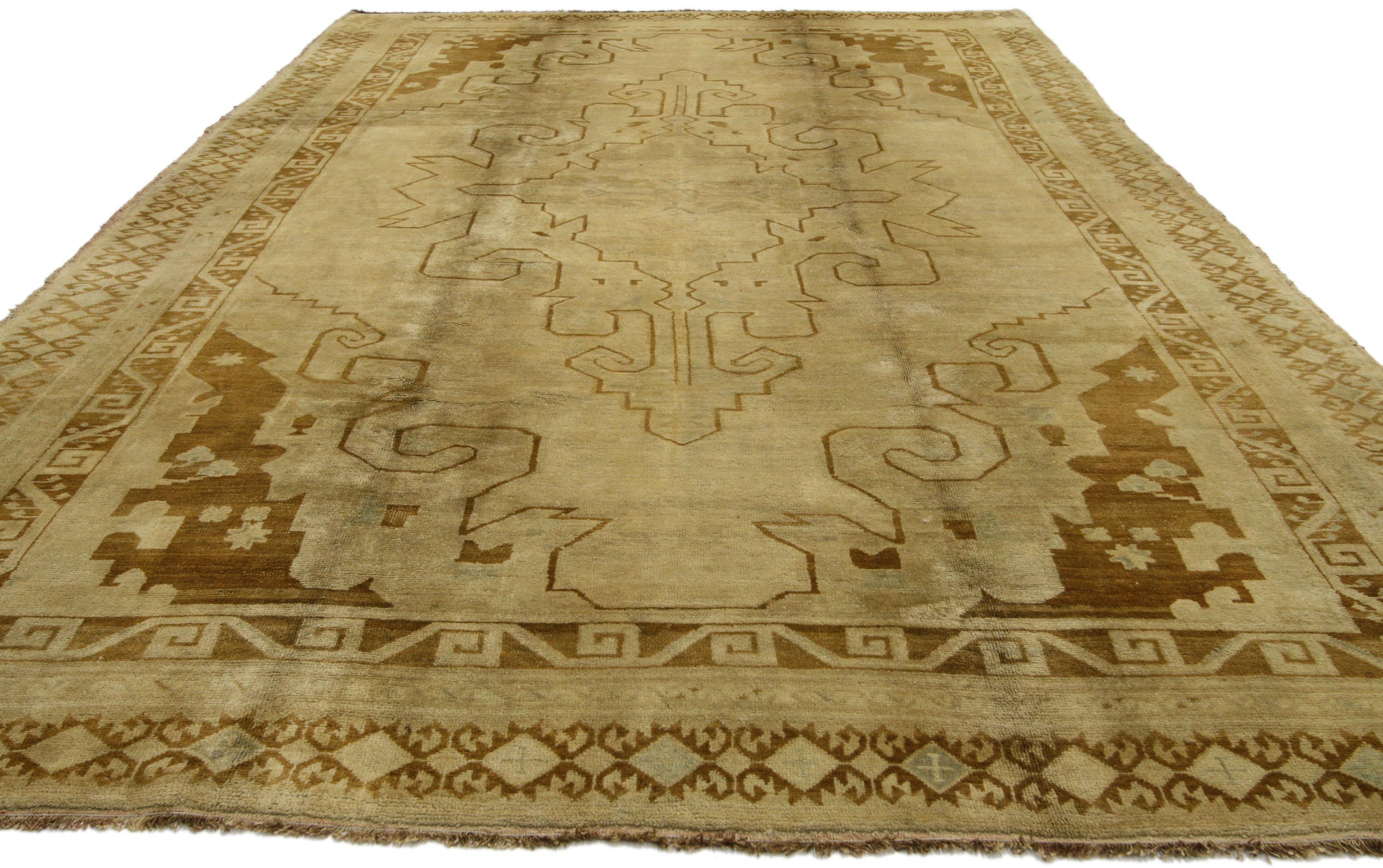 Vintage Turkish Kars Rug with Mid-Century Modern Style In Good Condition For Sale In Dallas, TX