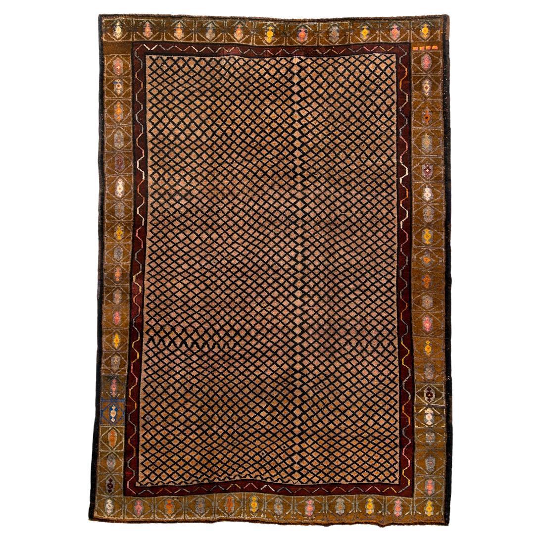 Alfombra vintage Kars con campo azul marino y diseño enrejado