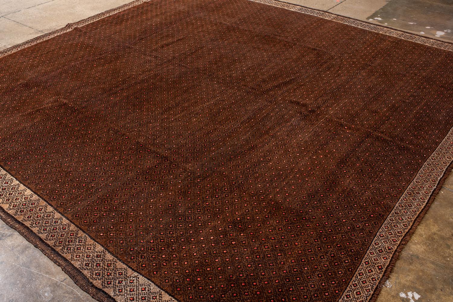 Quadratischer Vintage Kars-Teppich mit dunkelrotem Feld (Wolle)