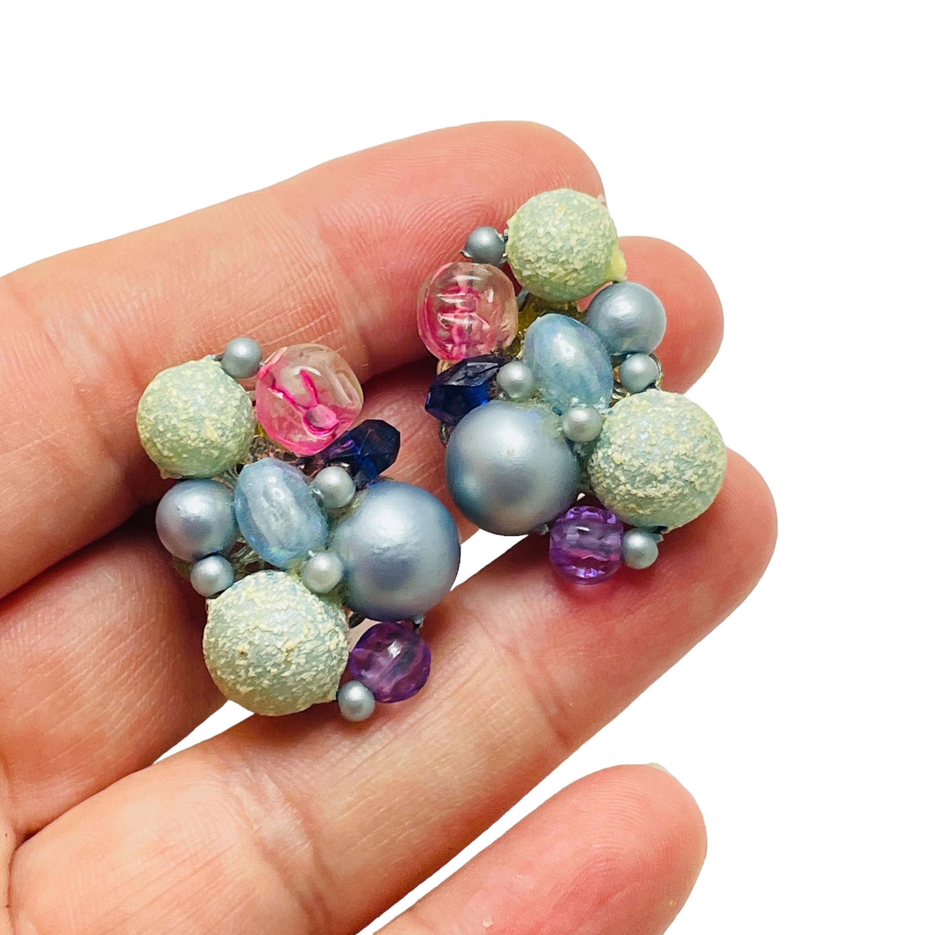Women's Vintage KARU signed beaded cluster clip on earrings For Sale