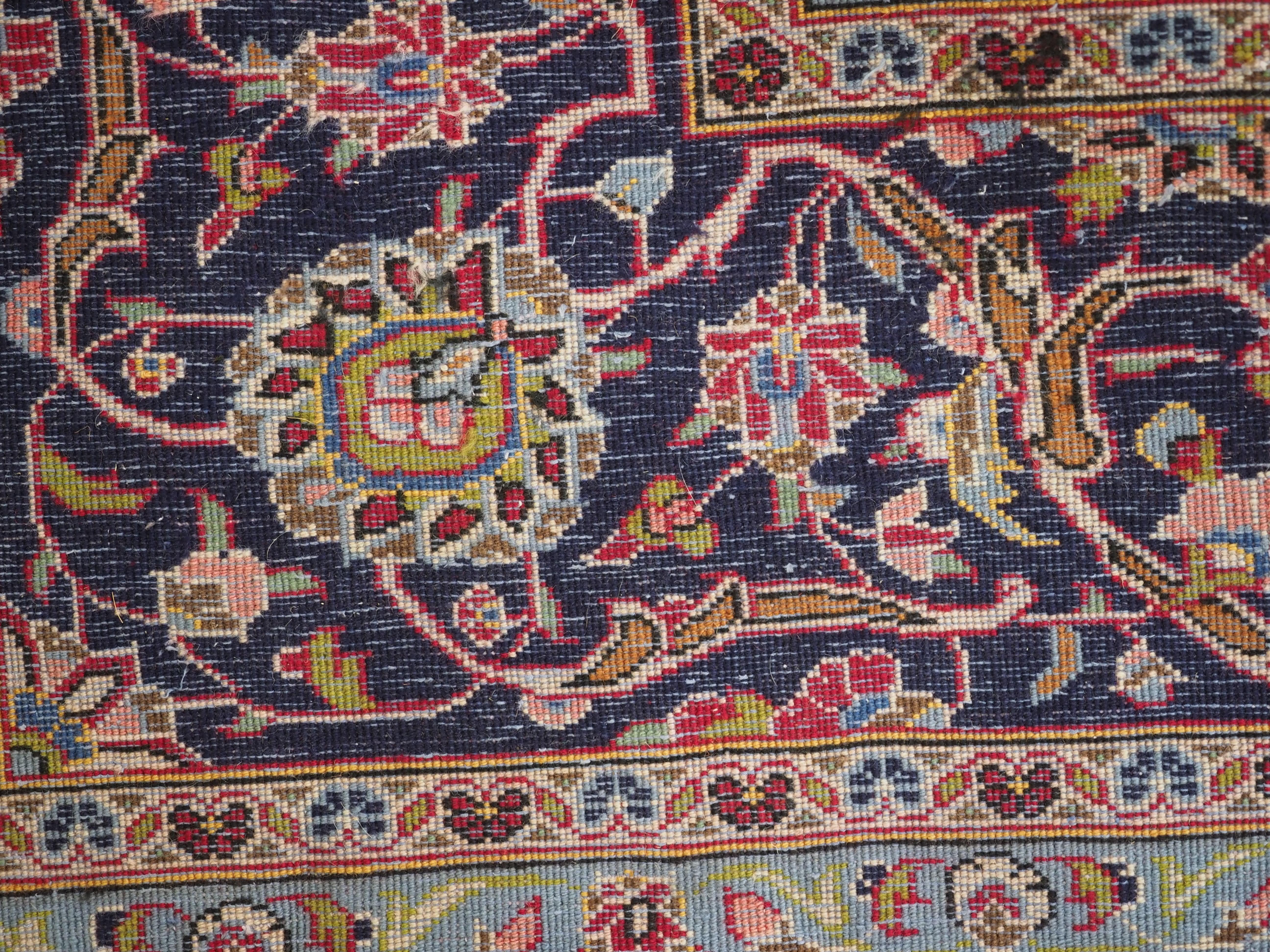 Vintage Kashan carpet of classic design and good colour.  Circa 1950. For Sale 10
