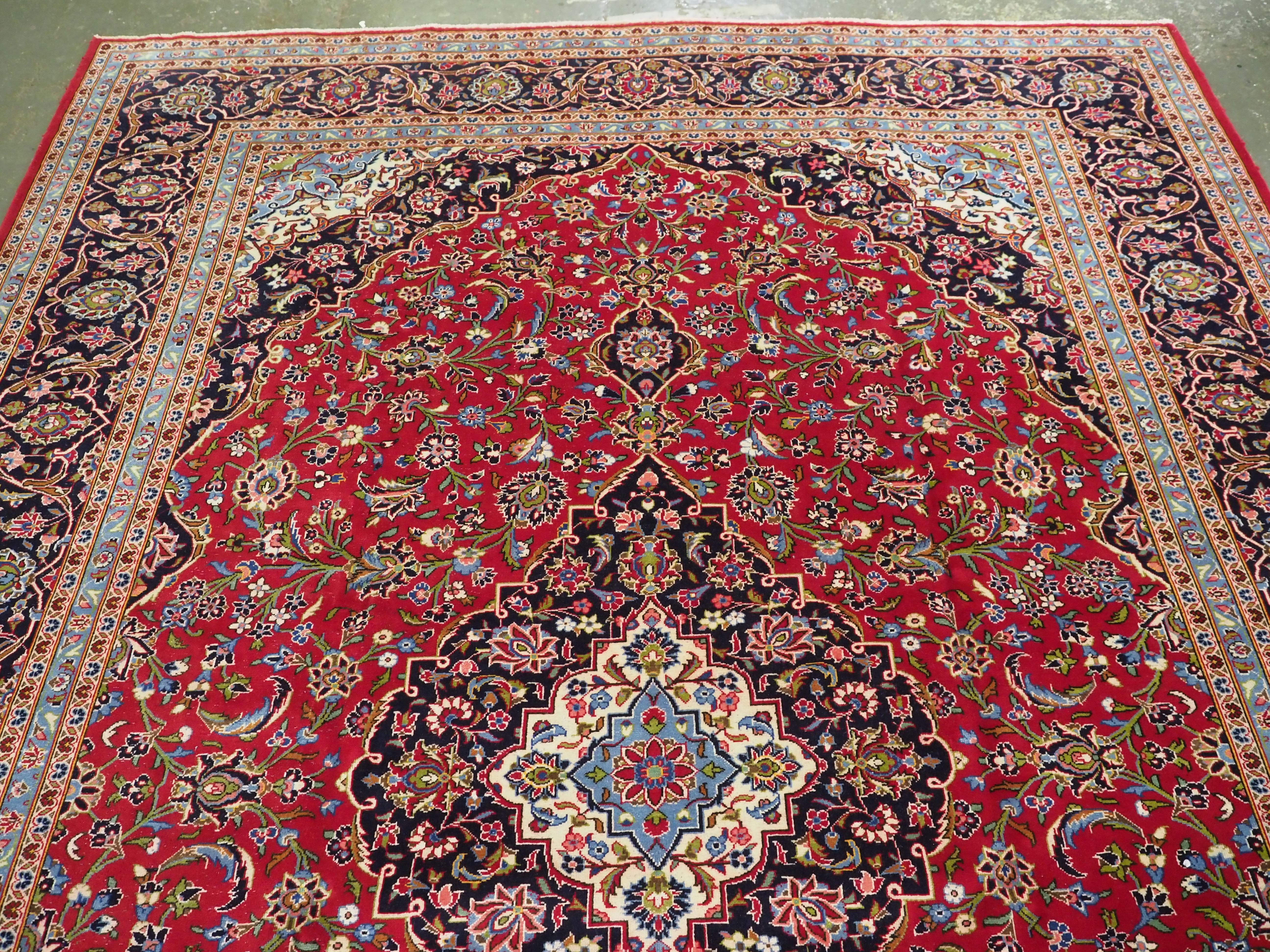 Asian Vintage Kashan carpet of classic design and good colour.  Circa 1950. For Sale
