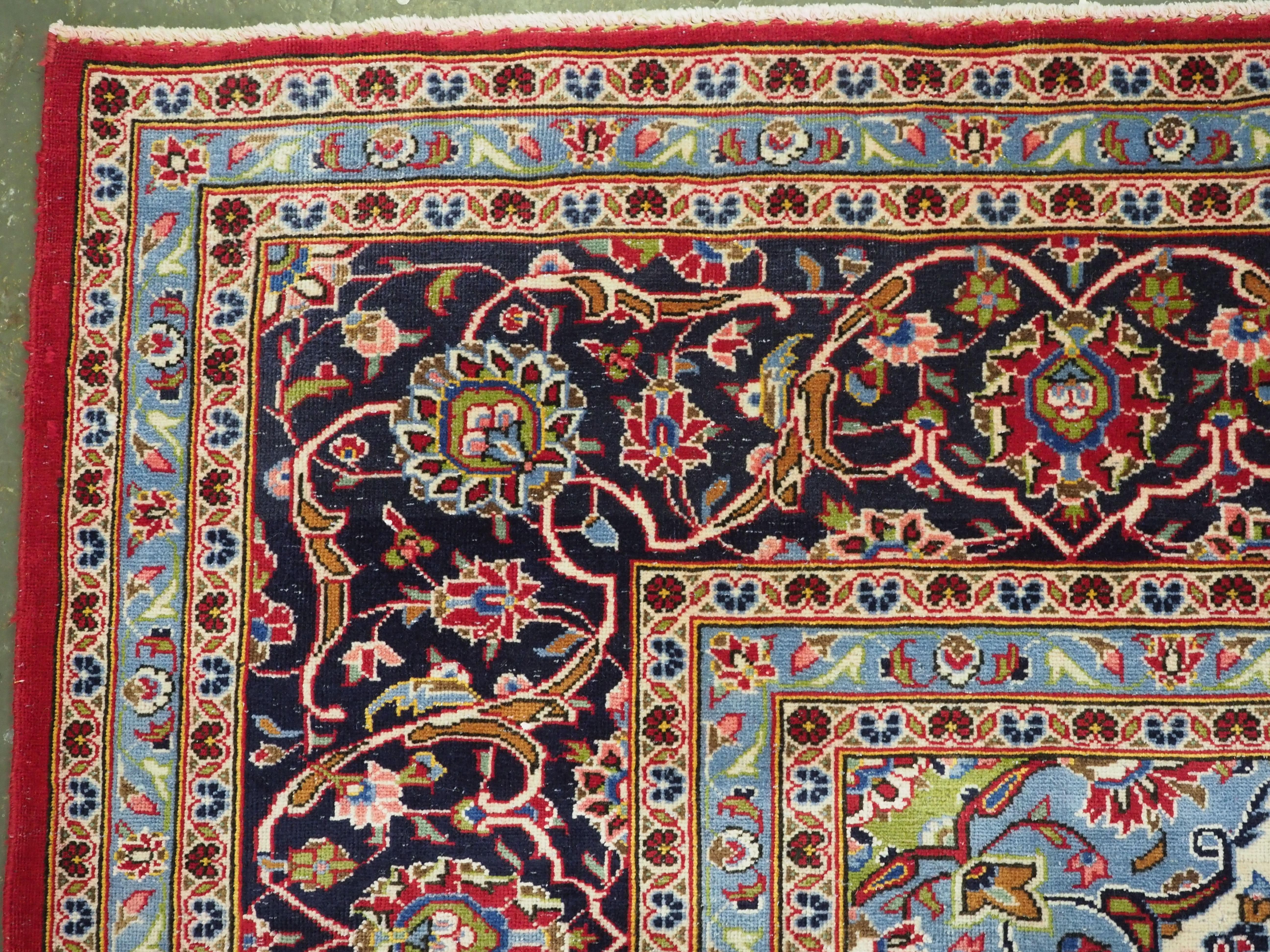 Wool Vintage Kashan carpet of classic design and good colour.  Circa 1950. For Sale