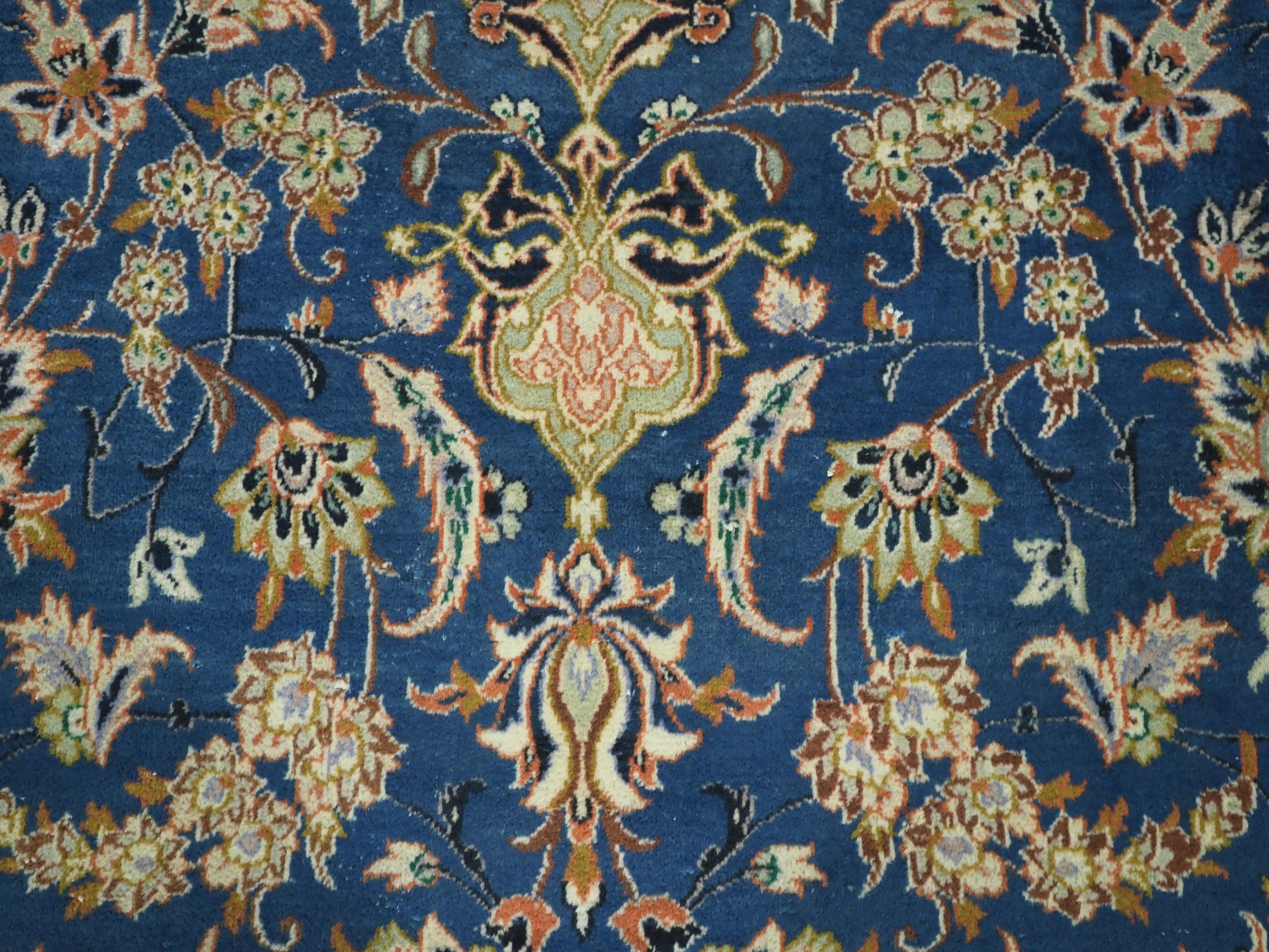 Vintage  Kashan carpet of traditional  design in a large room size. For Sale 5
