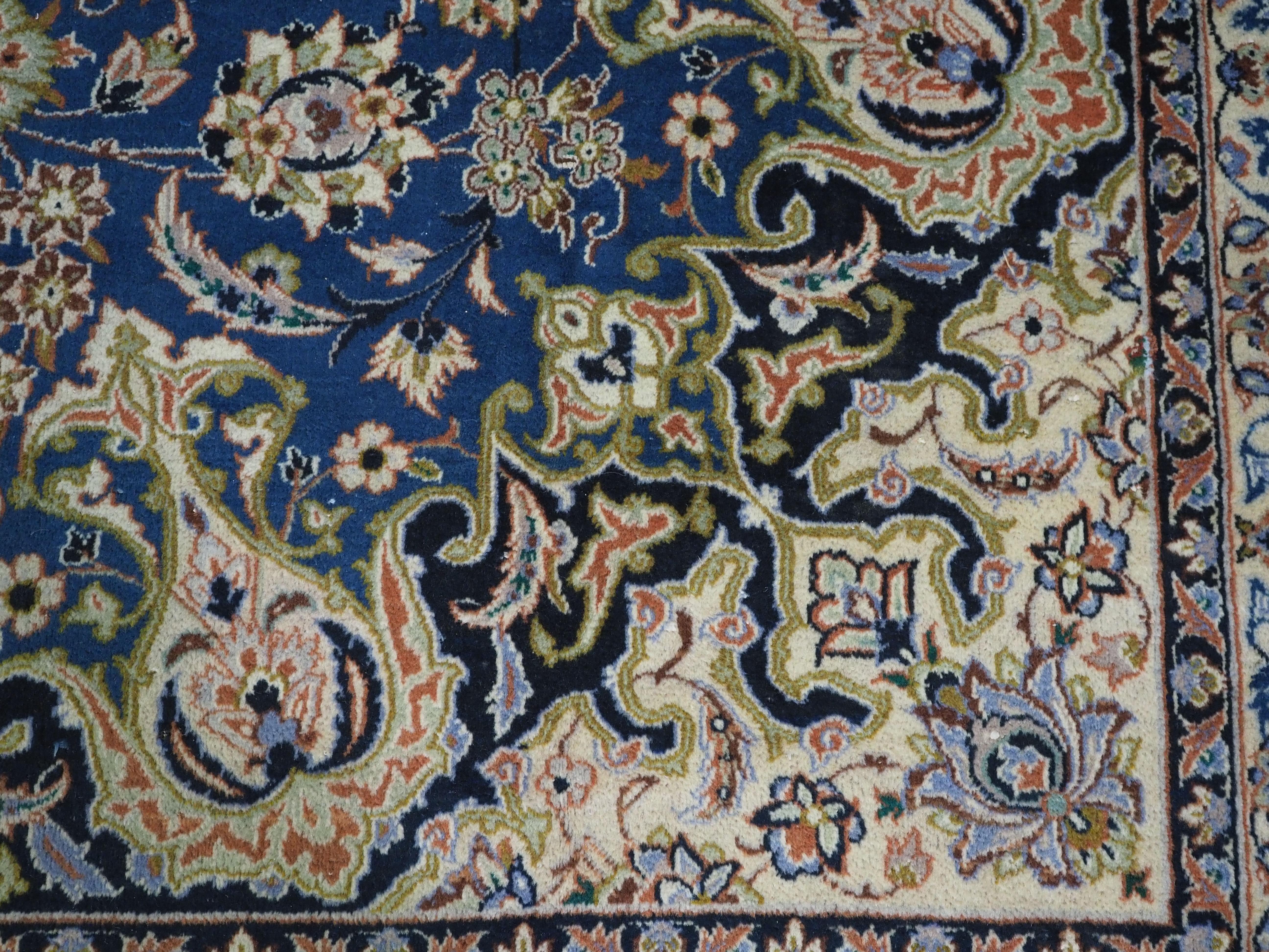 Vintage  Kashan carpet of traditional  design in a large room size. For Sale 7