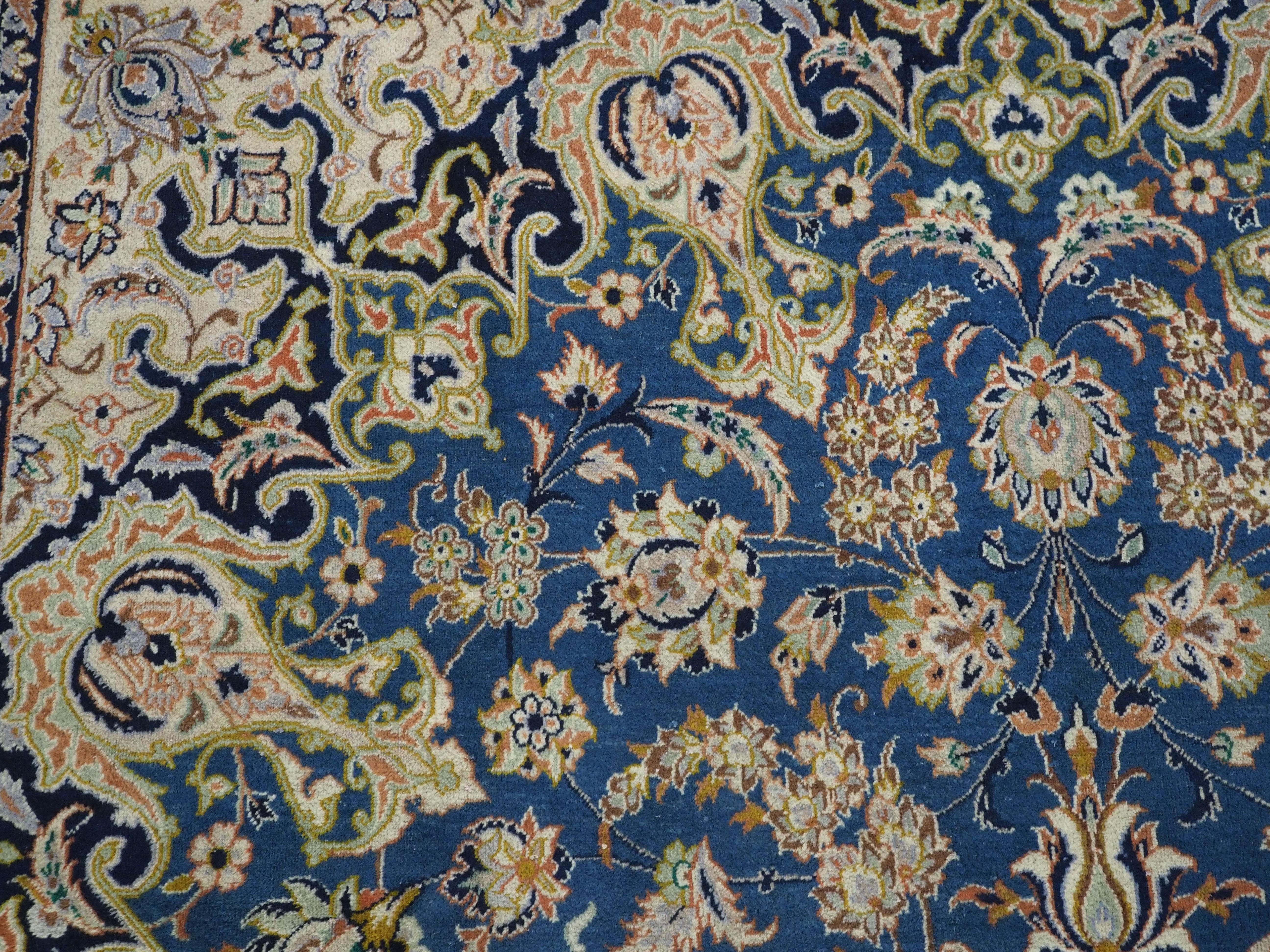 Vintage  Kashan carpet of traditional  design in a large room size. For Sale 2