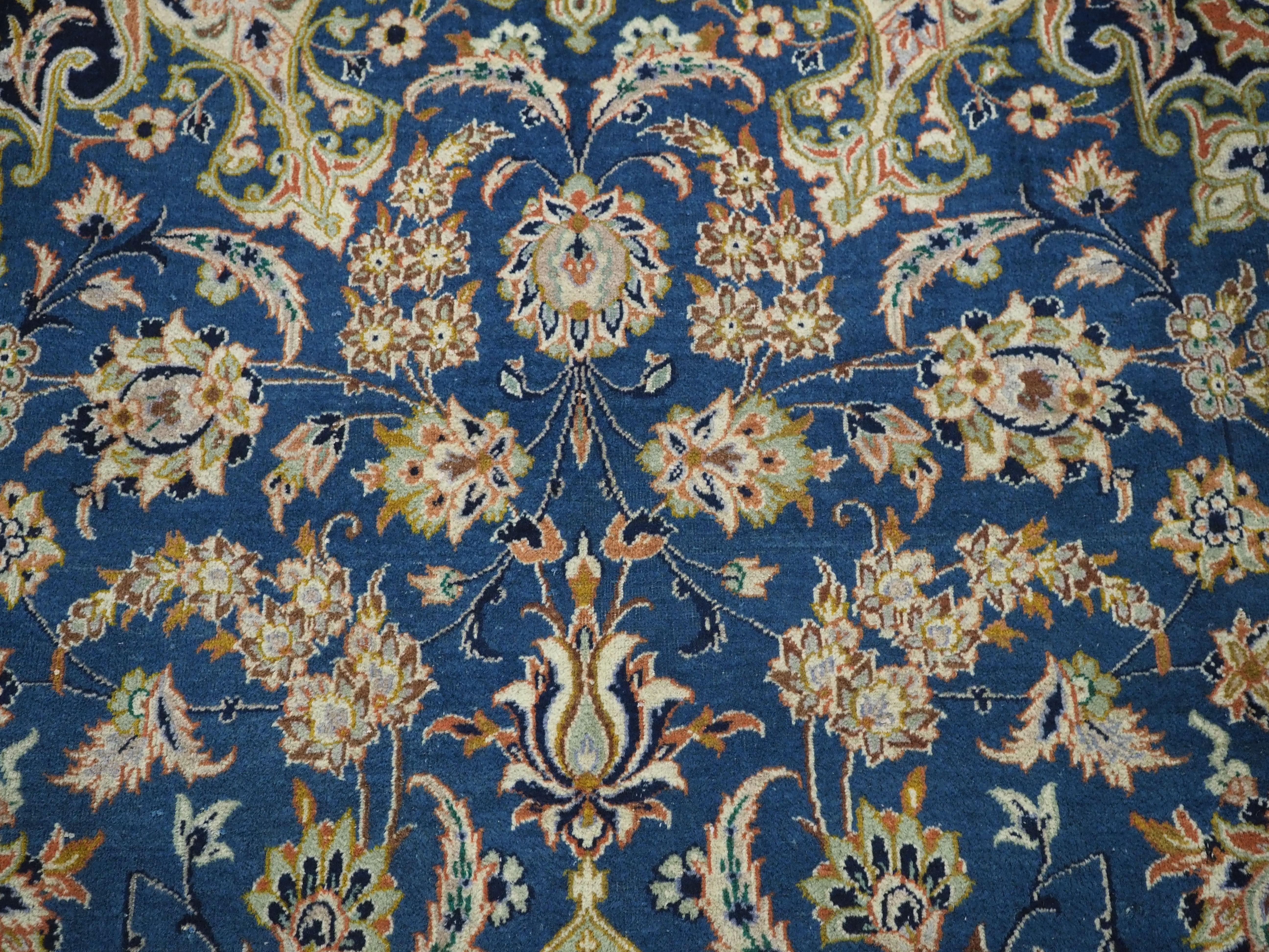 Vintage  Kashan carpet of traditional  design in a large room size. For Sale 3