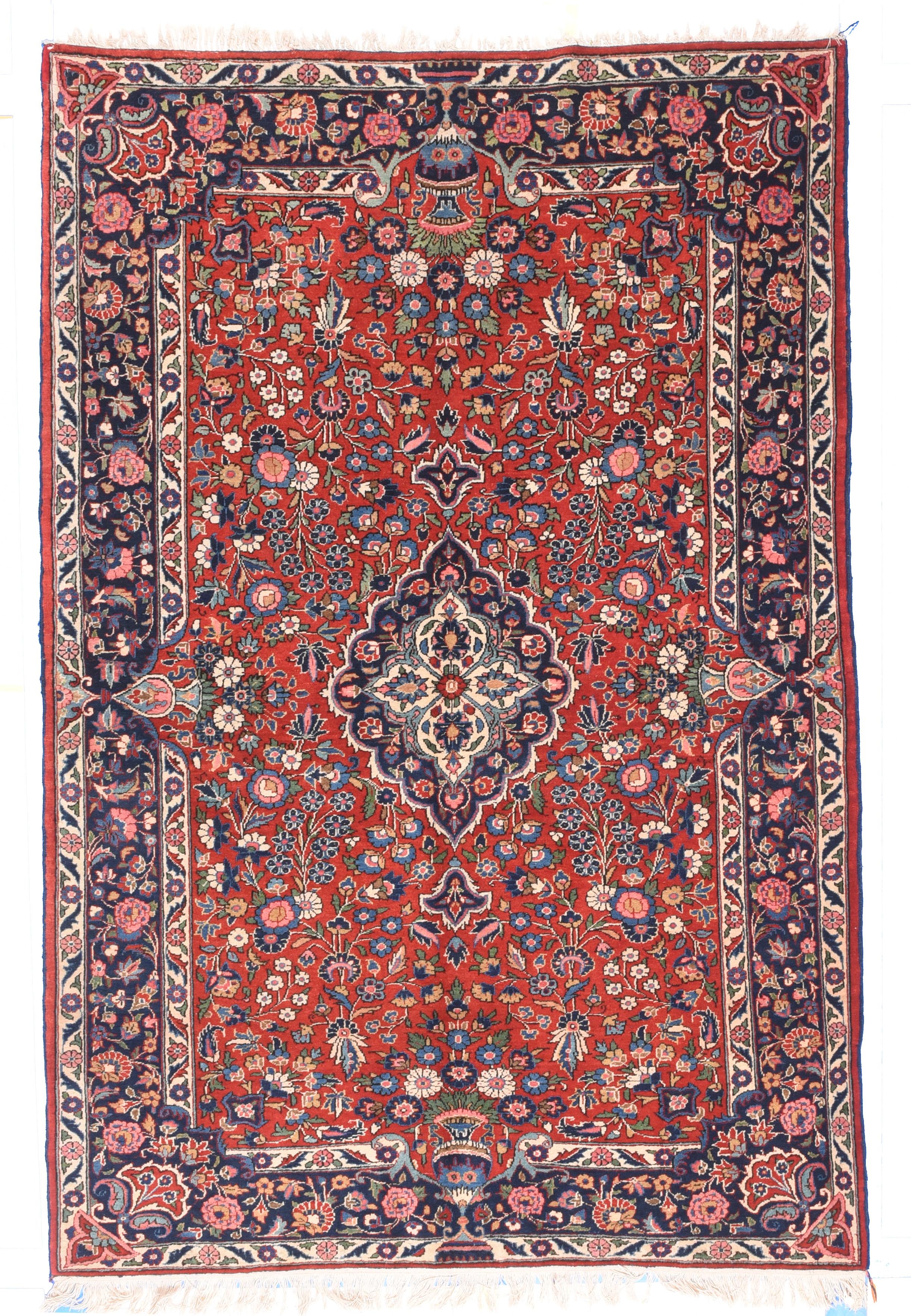 Antiker persischer Kashan-Teppich 4'4'' x 6'10'' im Zustand „Gut“ im Angebot in New York, NY