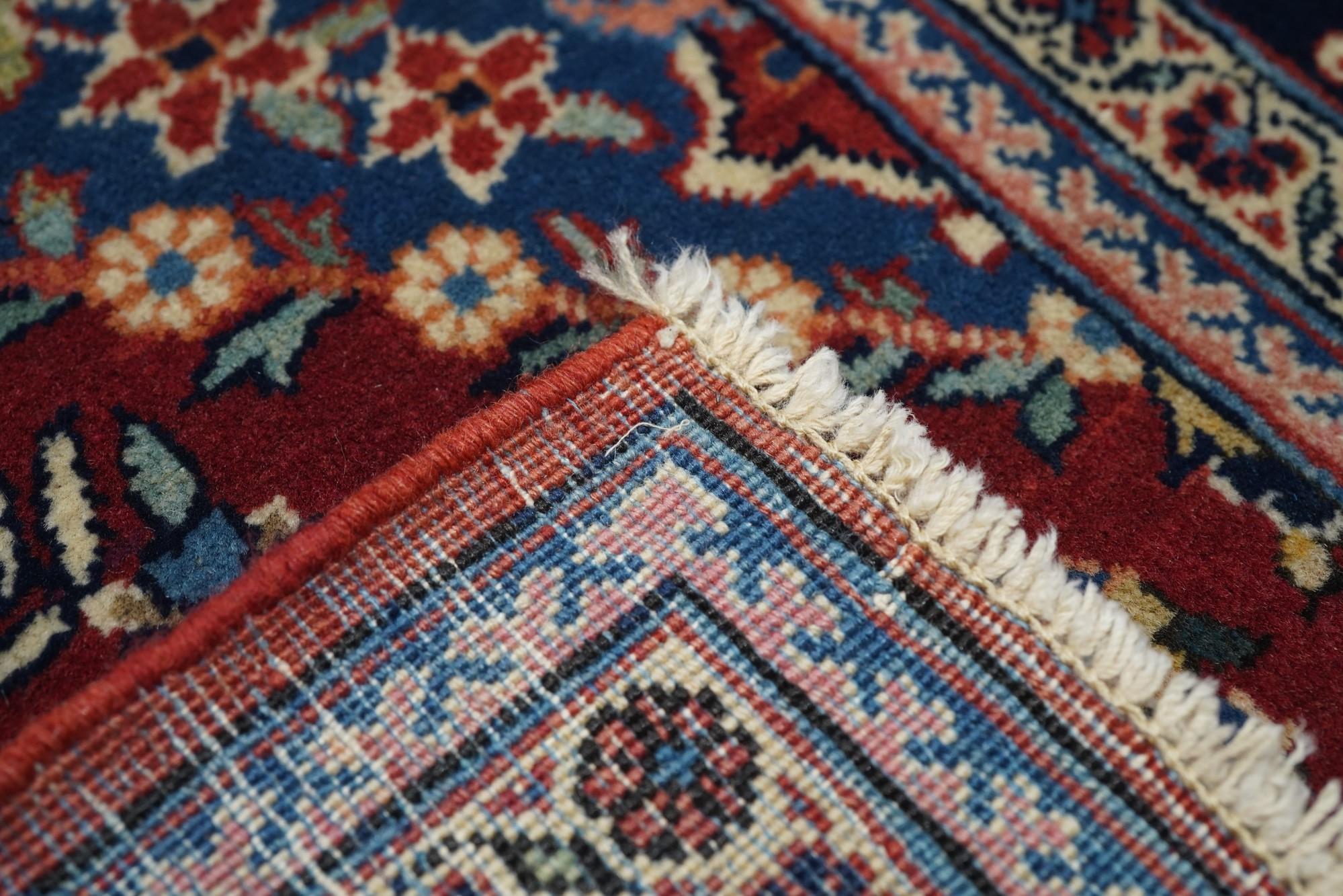 Persischer Kashan-Teppich im Vintage-Stil, 4'4'' x 6'6'' im Angebot 5