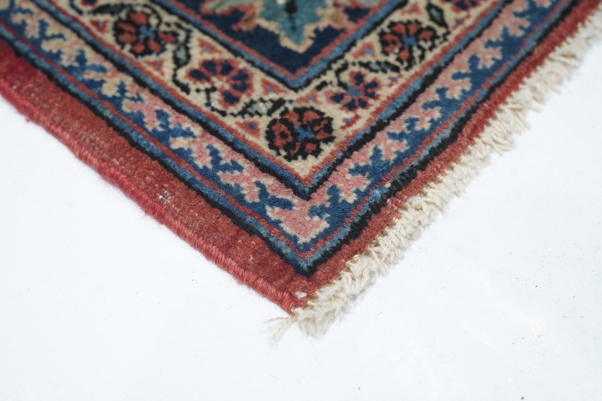 Persischer Kashan-Teppich im Vintage-Stil, 4'4'' x 6'6'' im Zustand „Gut“ im Angebot in New York, NY